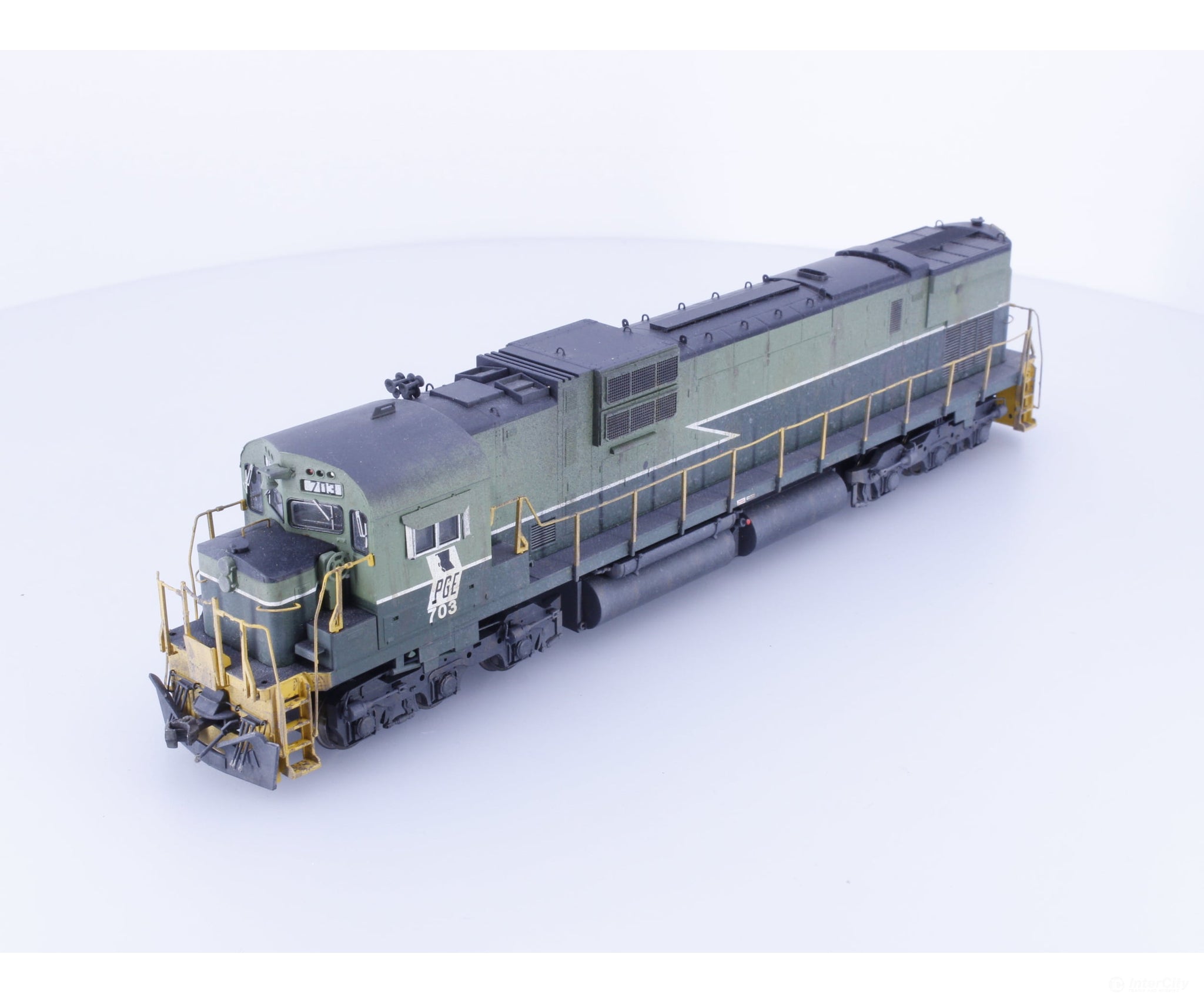 Bowser 23454 HO Alco C630M Diesel Locomotive Lightly Prof. Weathered Digitrax Decoder Pacific Great Eastern (PGE) 703