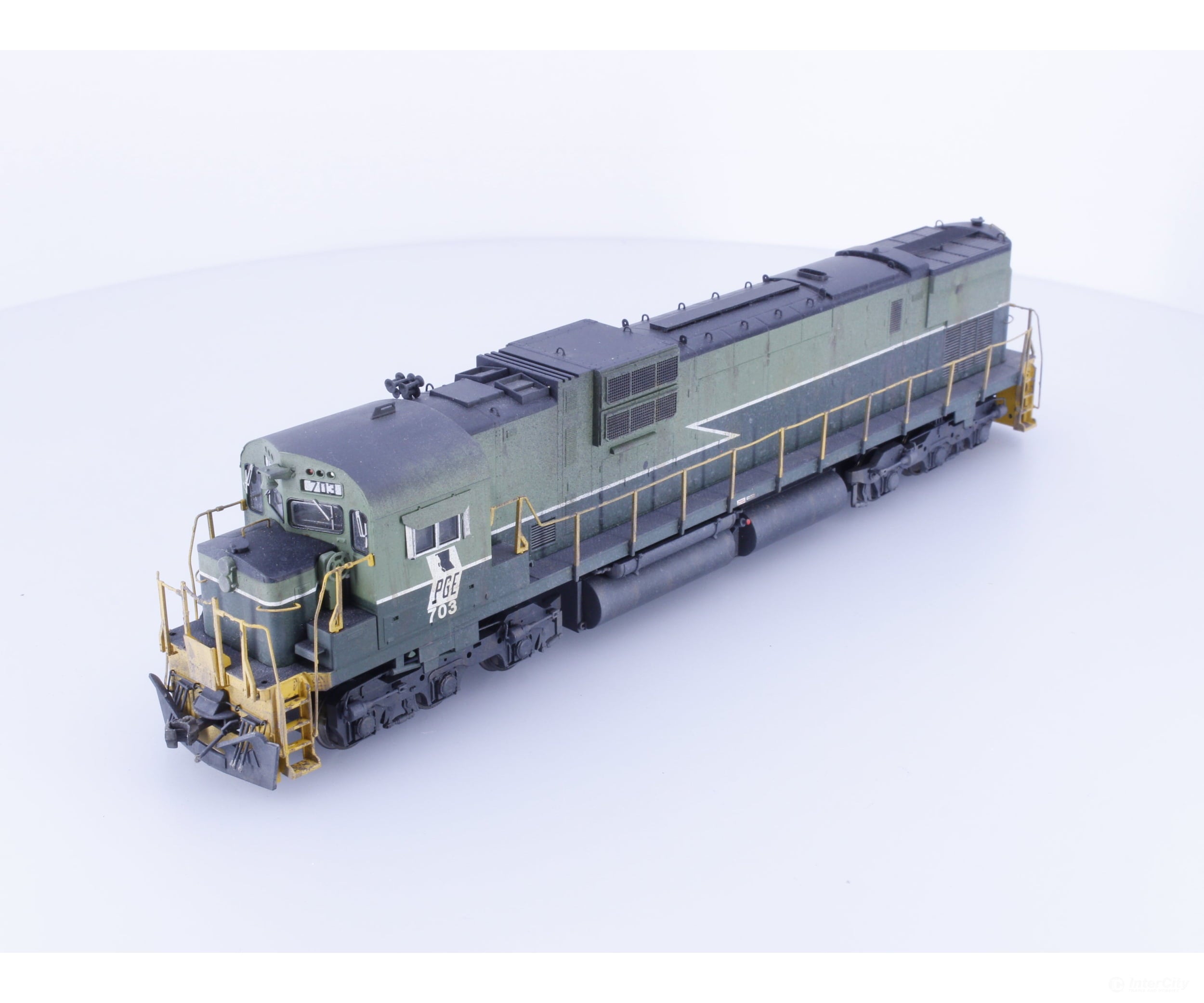 Bowser 23454 HO Alco C630M Diesel Locomotive Lightly Prof. Weathered Digitrax Decoder Pacific Great Eastern (PGE) 703