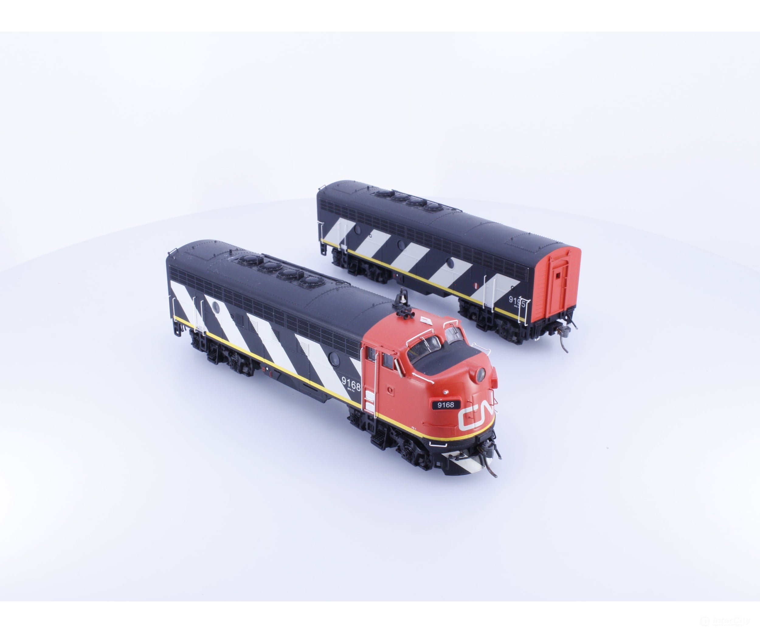 Bowser 24040 HO F-7 A&B Units Diesel Locomotives Canadian National (CN) 9168/9195 Analog DC Locomotives