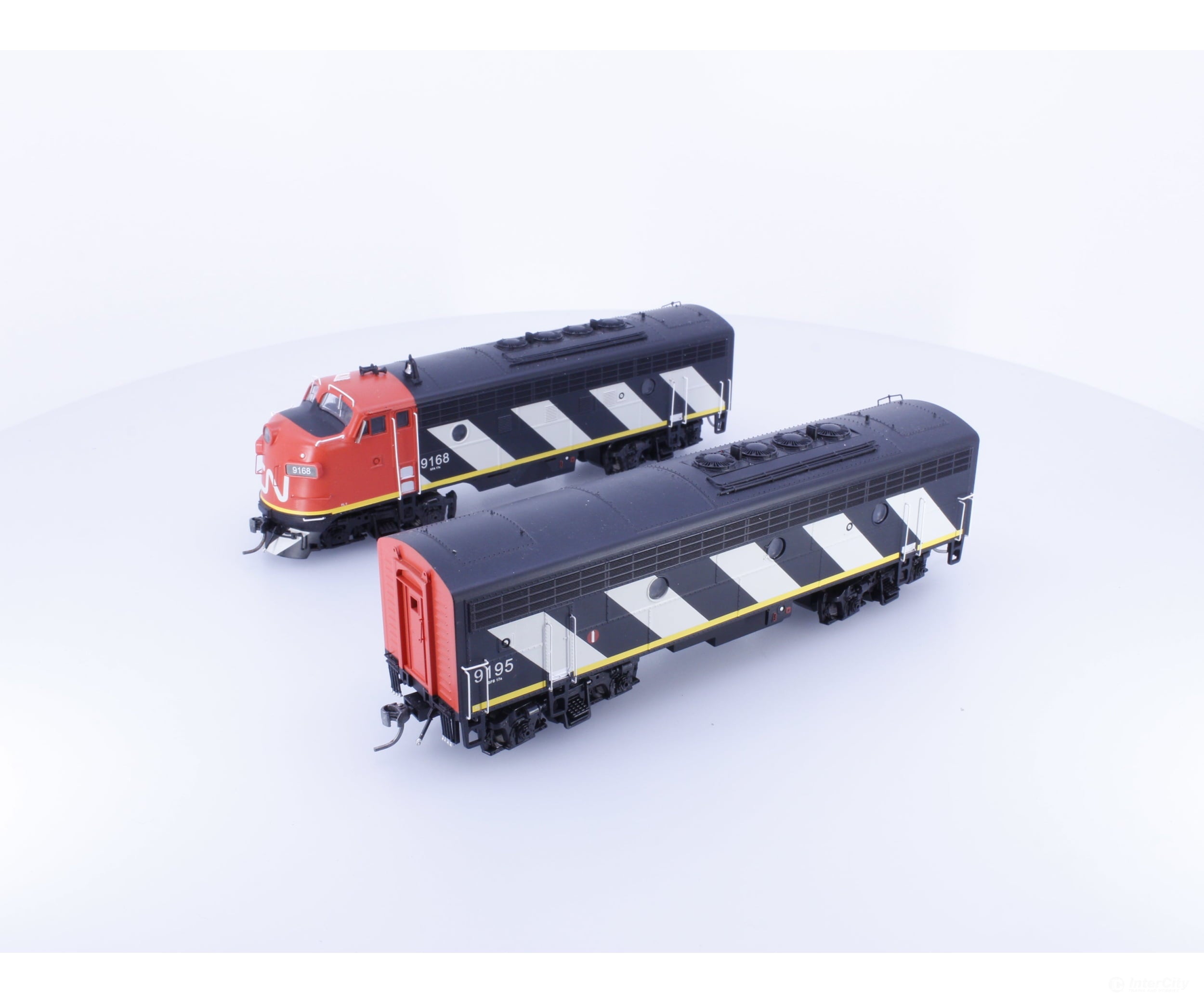 Bowser 24040 HO F-7 A&B Units Diesel Locomotives Canadian National (CN) 9168/9195 Analog DC Locomotives