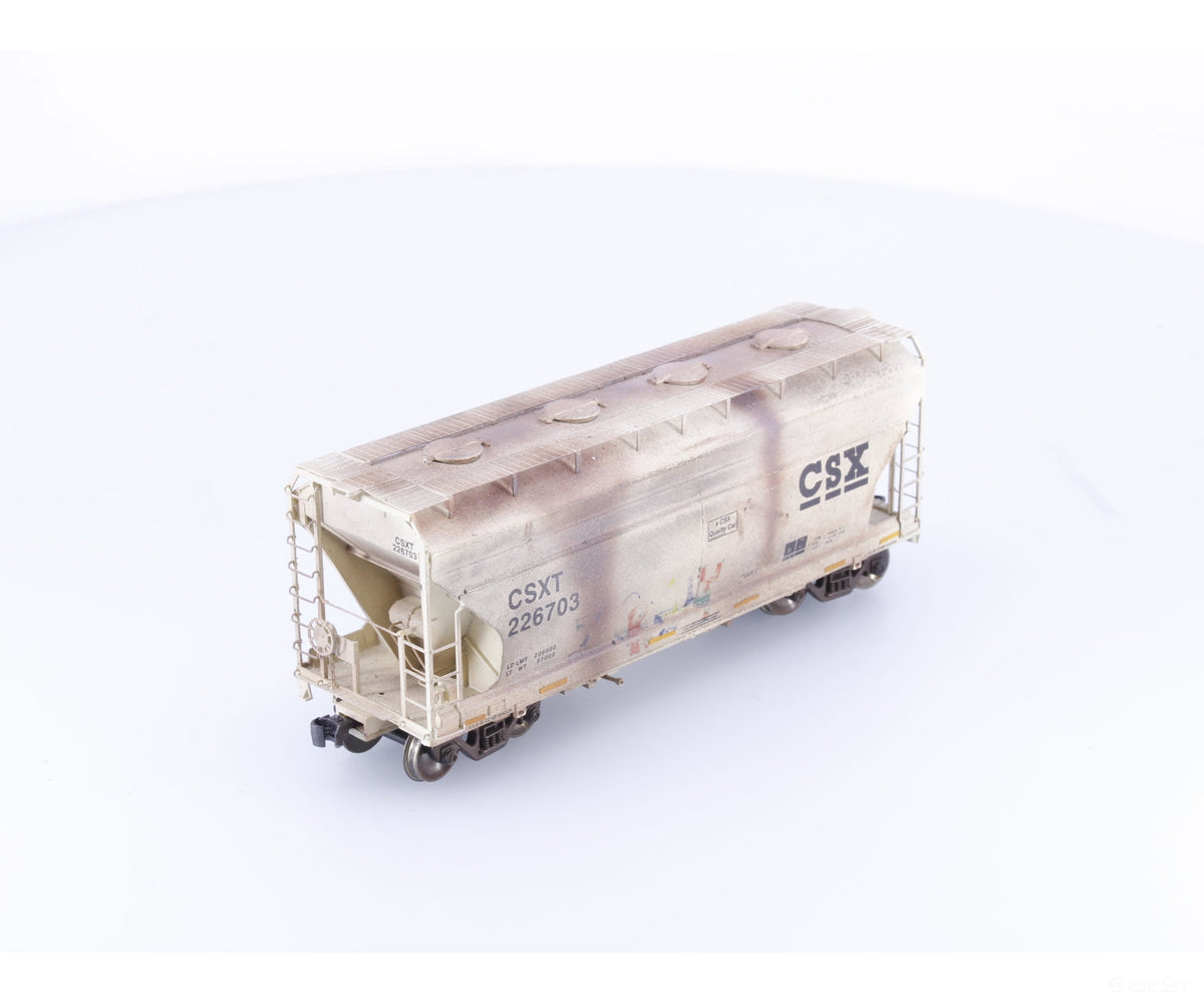Bowser 2BAYH HO 70 Ton 2 Bay Covered Hopper Weathered CSX (CSX) 226703 - Freight Cars