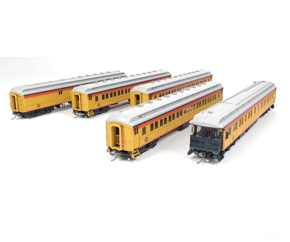 Broadway Limited Imports HO 9714 Heavyweight 5-Car Combine 3 P70 Coach Business Car Set - Chessie Steam Special (yellow