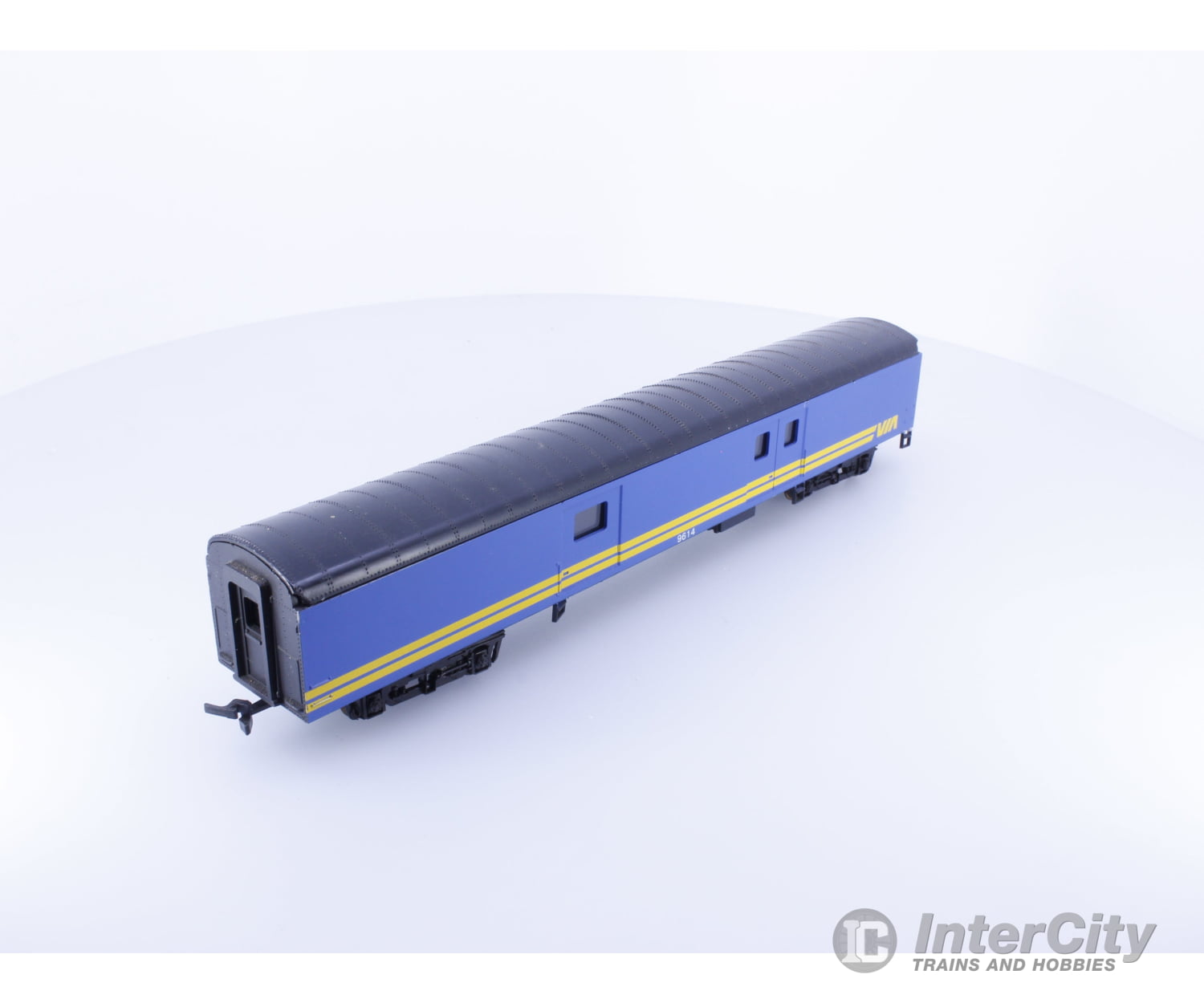 Con Cor 0001-000932 HO 72’ Passenger RPO Car Via Rail (VIA) 9614 Passenger Cars