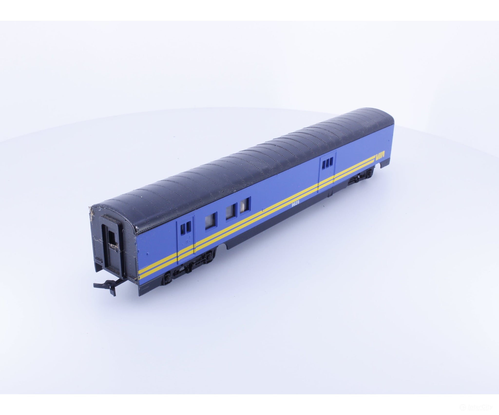 Con Cor 0001-001032 HO 72’ Baggage Car Via Rail (VIA) 9629 Passenger Cars