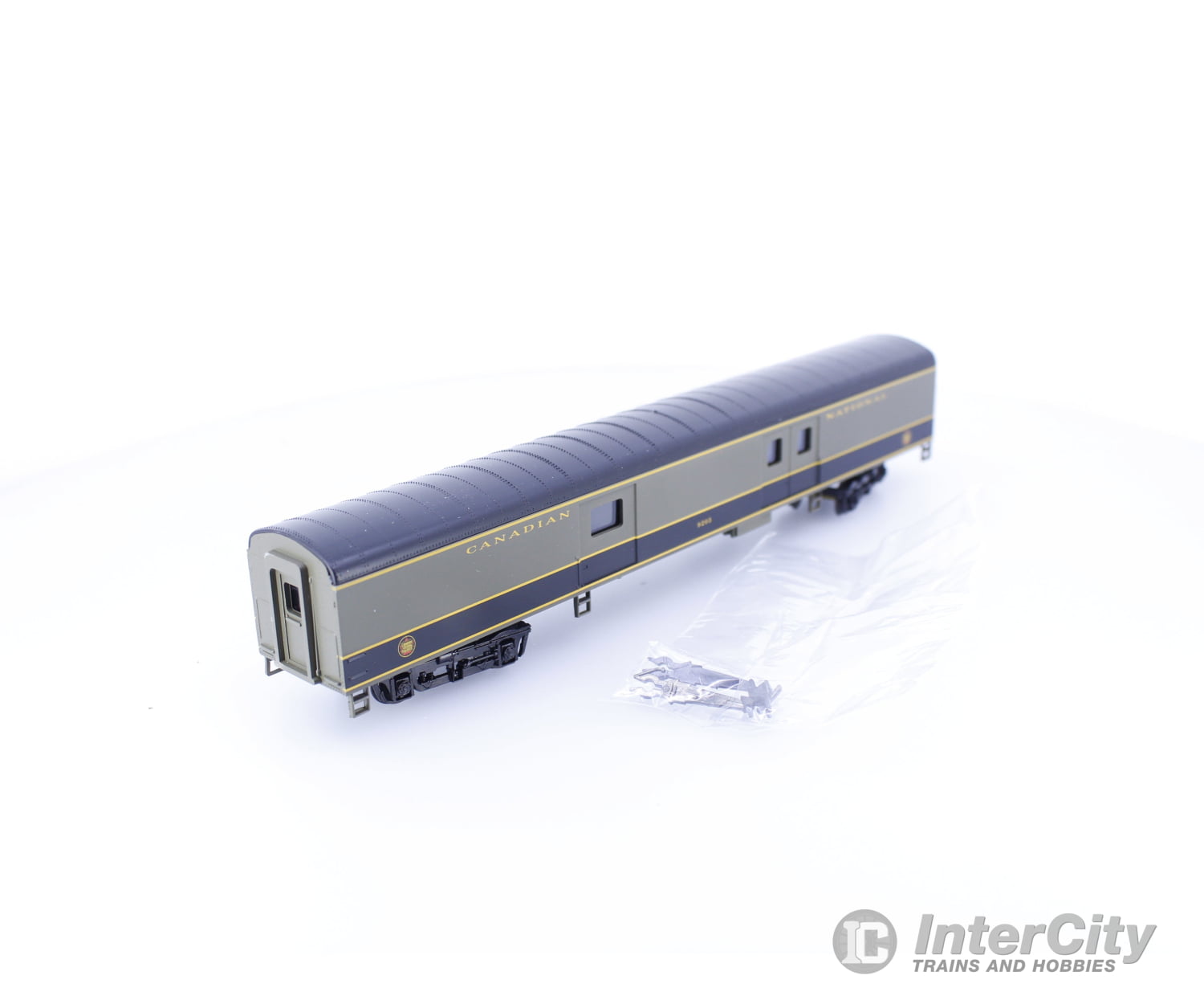 Con Cor 0001-01020K HO 72 FT Baggage Car Canadian National (CN) 9203 Passenger Cars