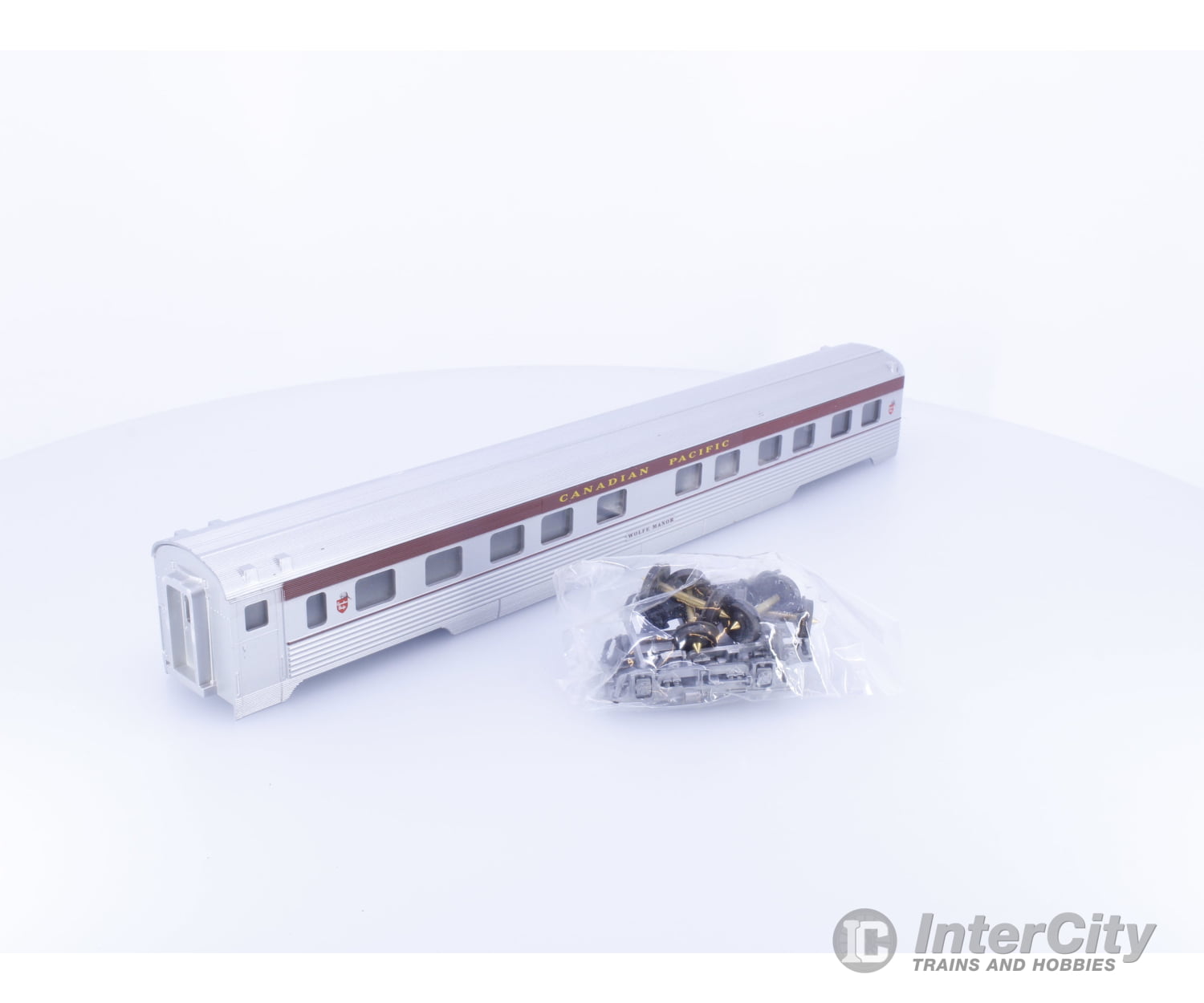 Con Cor 0001-060799 HO 85’ Sleeper Passenger Car Canadian Pacific (CP) Wolfe Manor Passenger Cars