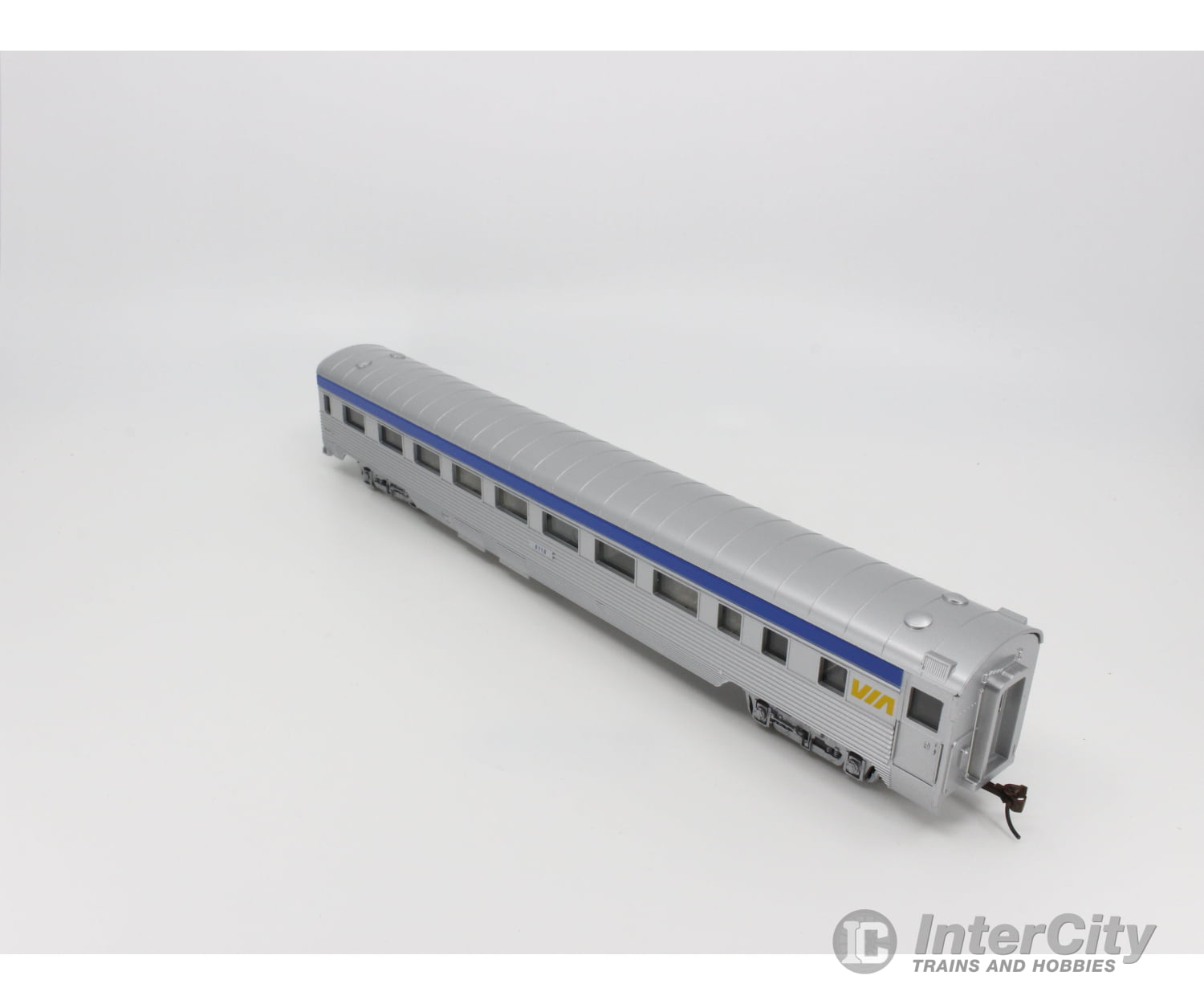 Con Cor 0001-070111 Ho 85’ Coach R.t.r. Corrugated Sides Passenger Car Via Rail (Via) 8118 Cars