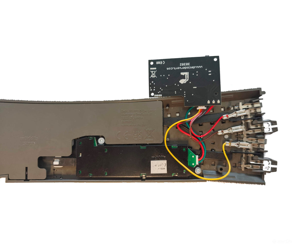 Decoderwerk 30302 C-Track turnout decoder for the slim double-slip switch (12.1°) with lantern output (DCC + Motorola)