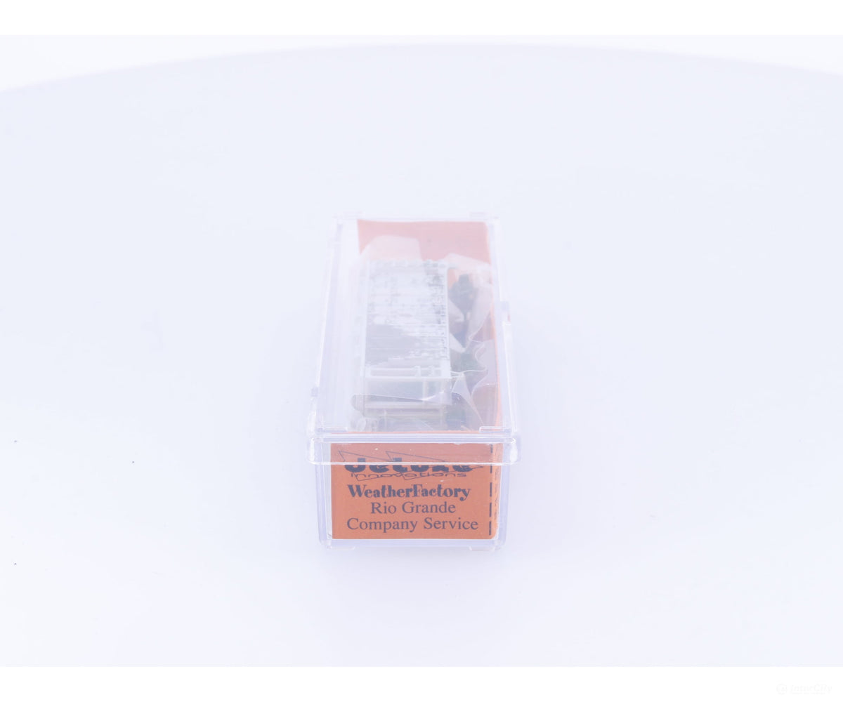 Deluxe Innovations 18399 N 2 Bay Covered Hopper Weather Factory Denver and Rio Grande Western (DRGW) 18399 - Freight