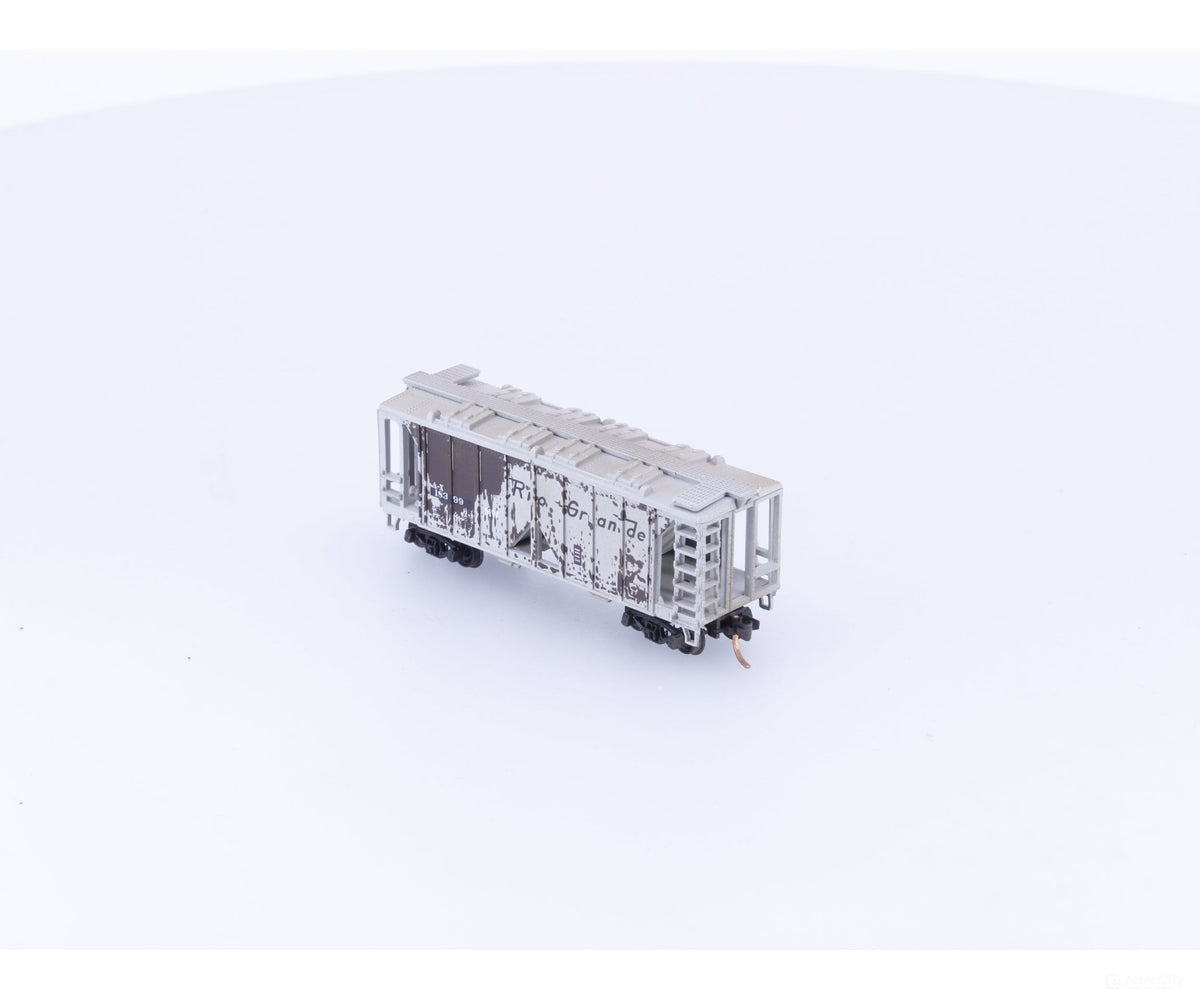 Deluxe Innovations 18399 N 2 Bay Covered Hopper Weather Factory Denver and Rio Grande Western (DRGW) 18399 - Freight