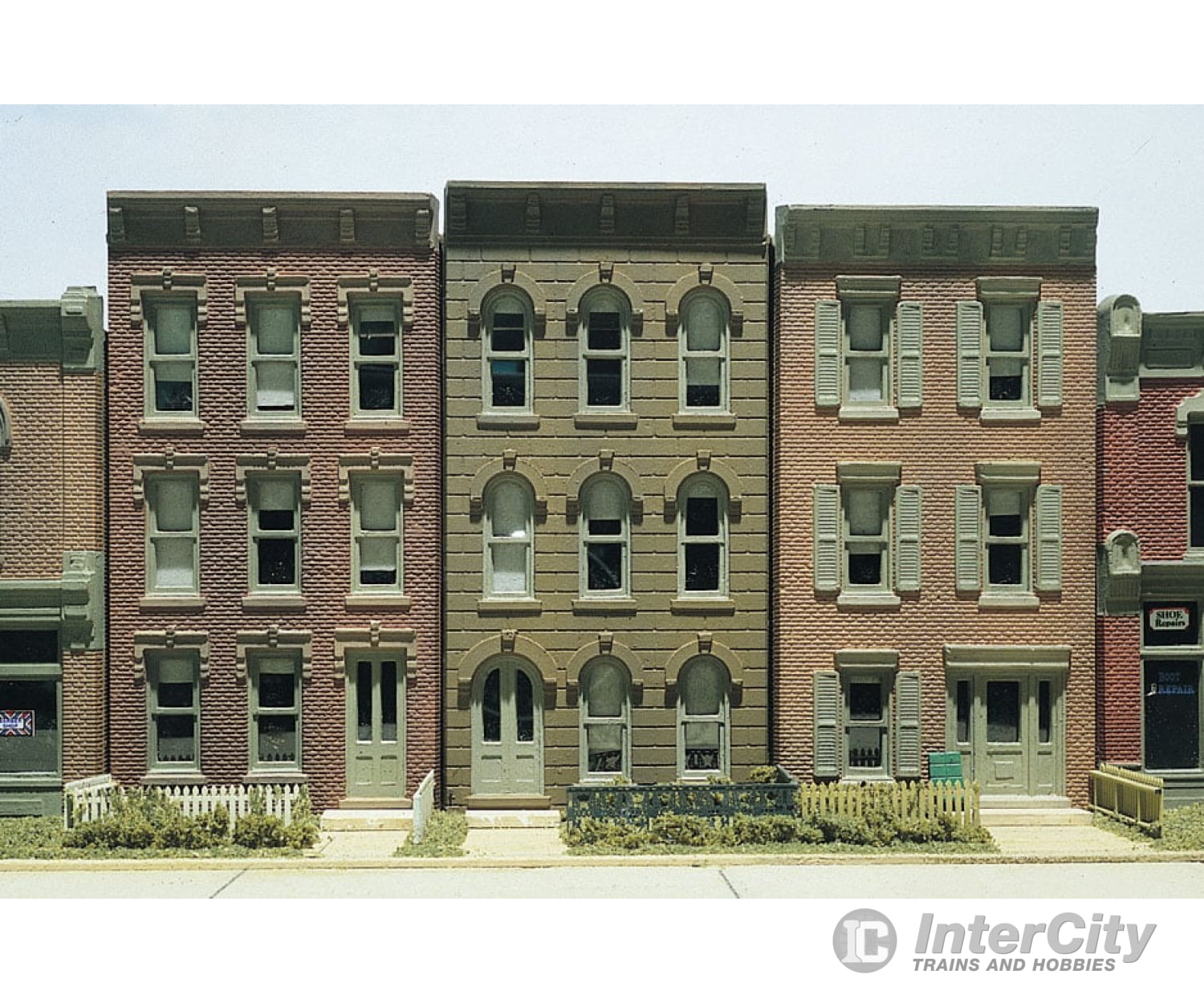 Design Preservation Models 11400 Townhouse Flats 3 Fronts - Ho Scale Structures