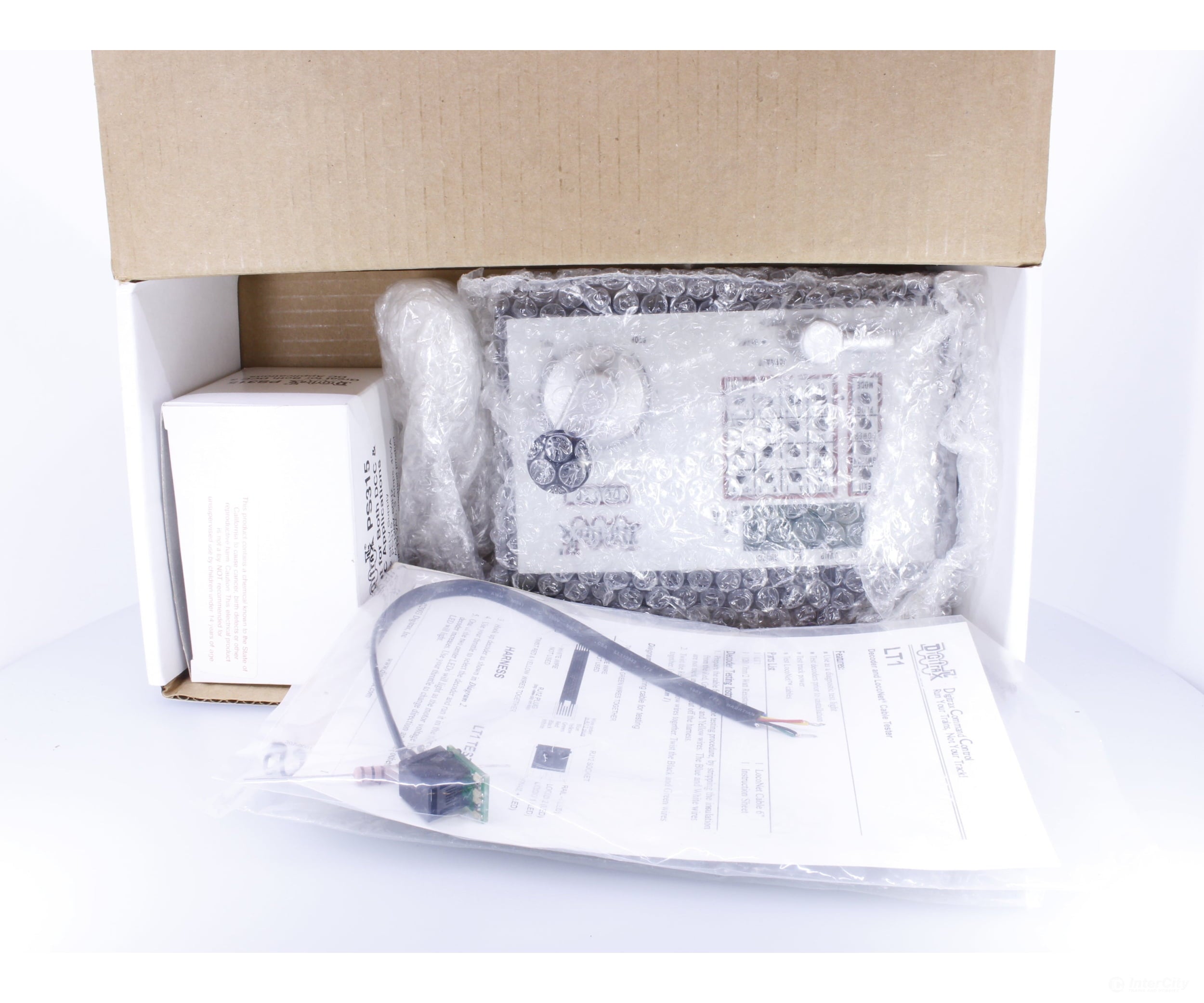 Digitrax ZEPHYR HO Zephyr Express 2.5 Amp Starter Set and LT1 - Command Stations & Expansion