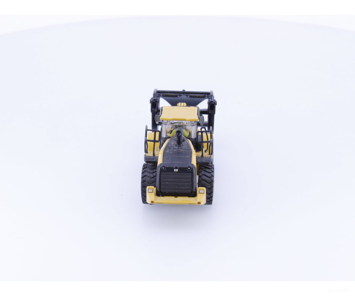 DM Diecast Masters 85950 HO CAT 972M Wheel Loader with Log Fork - Cars & Trucks