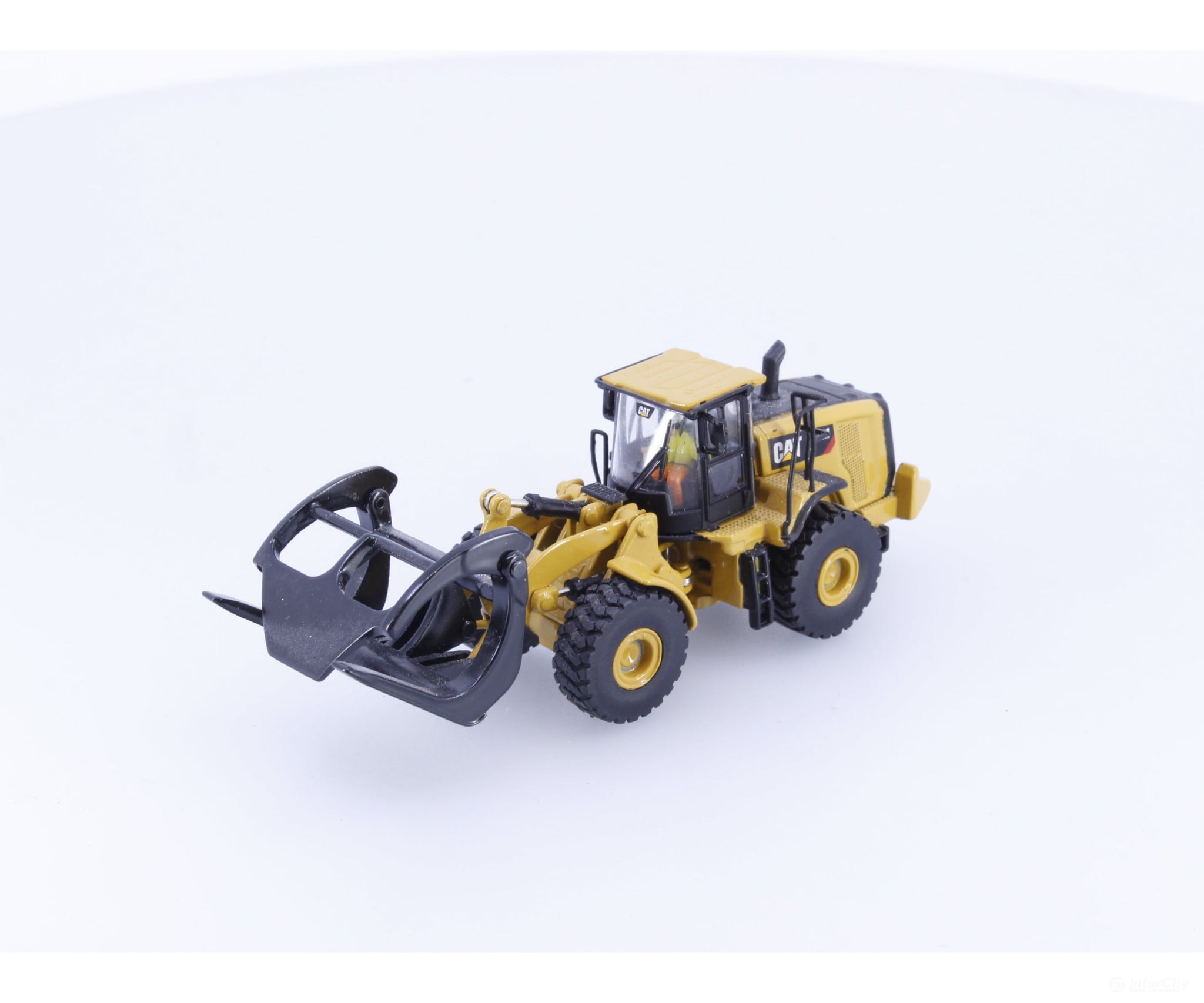 DM Diecast Masters 85950 HO CAT 972M Wheel Loader with Log Fork - Cars & Trucks