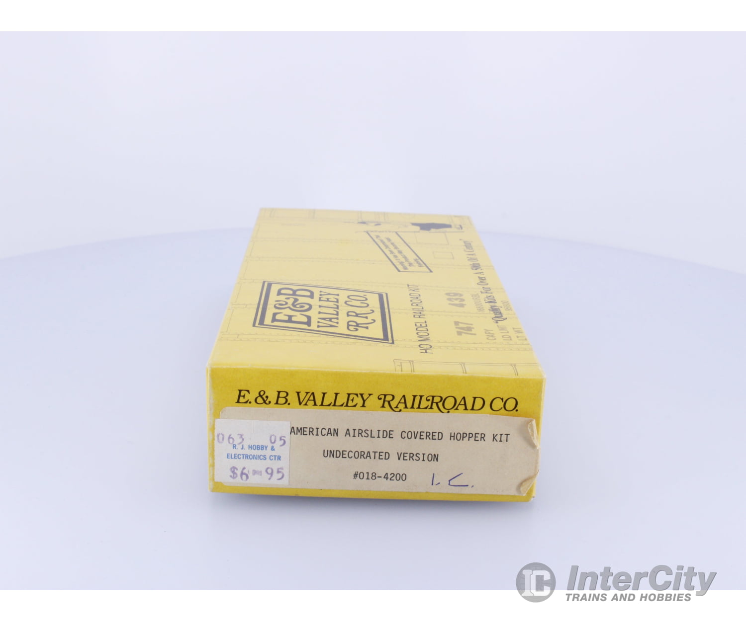 E & B Valley Railroad Co. 018-4200 HO Covered Hopper Illinois Central (IC) 700290 Freight Cars