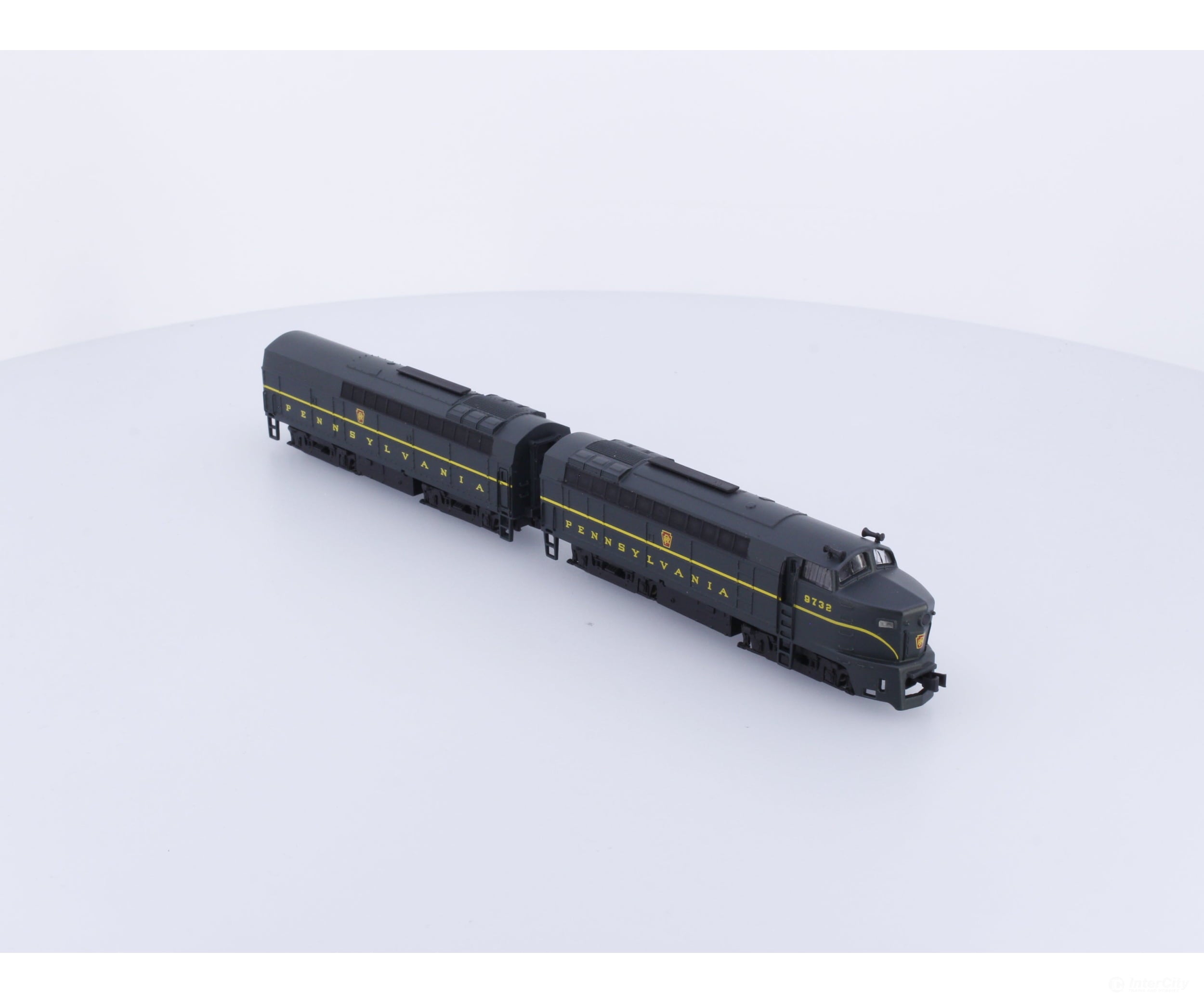 E-R Models 9732 N Shark Nose Locomotivea A + B Pennsylvania (PRR) 9732 Analog DC Locomotives