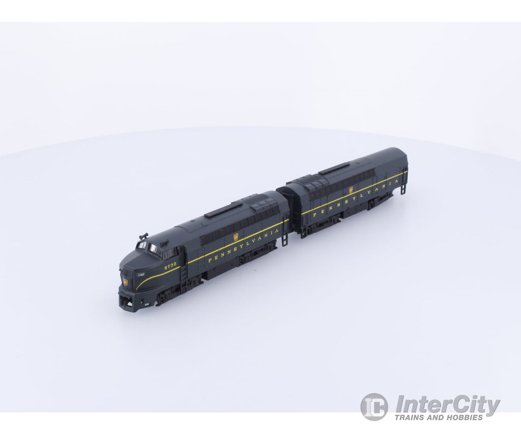 E-R Models 9732 N Shark Nose Locomotivea A + B Pennsylvania (PRR) 9732 Analog DC Locomotives