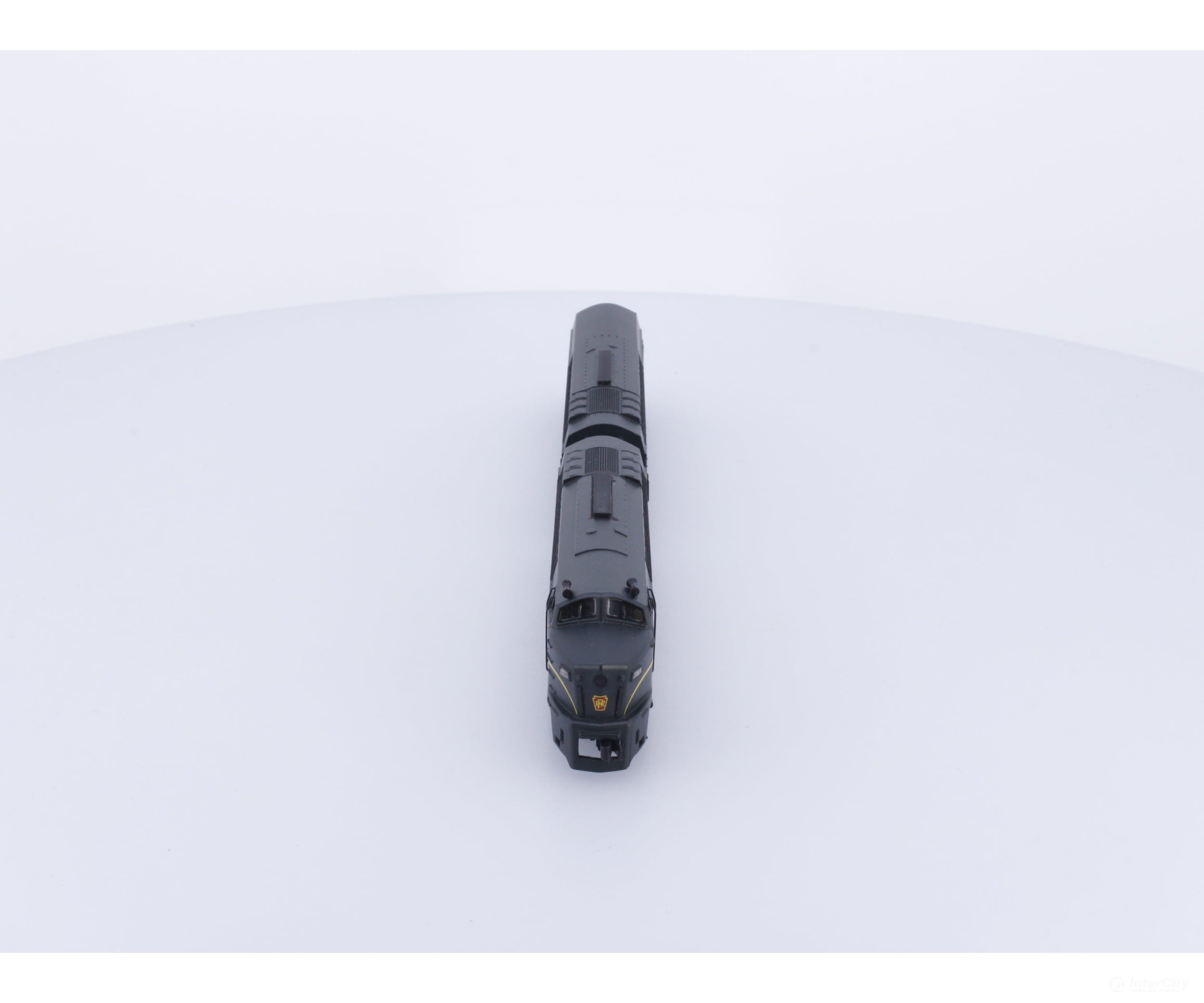 E-R Models 9732 N Shark Nose Locomotivea A + B Pennsylvania (PRR) 9732 Analog DC Locomotives