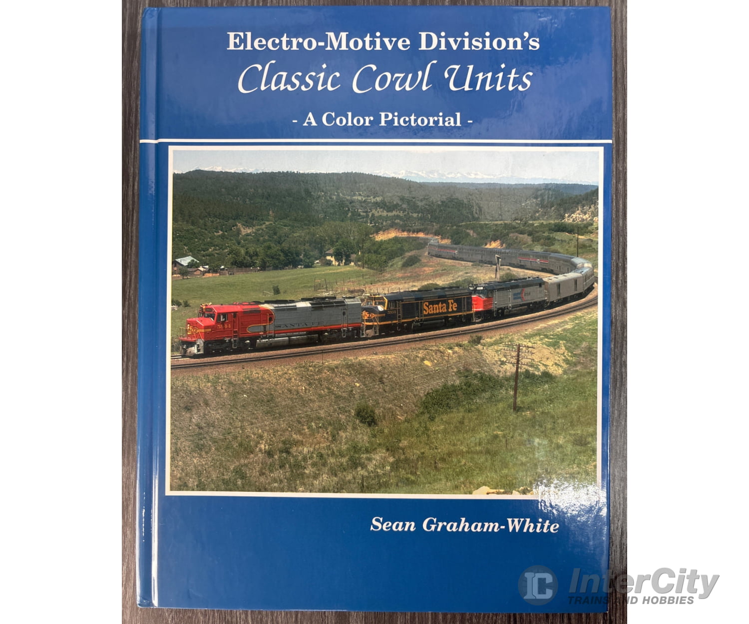 Electro-Motive Division’s Classic Cowl Units by Sean Graham-White Books
