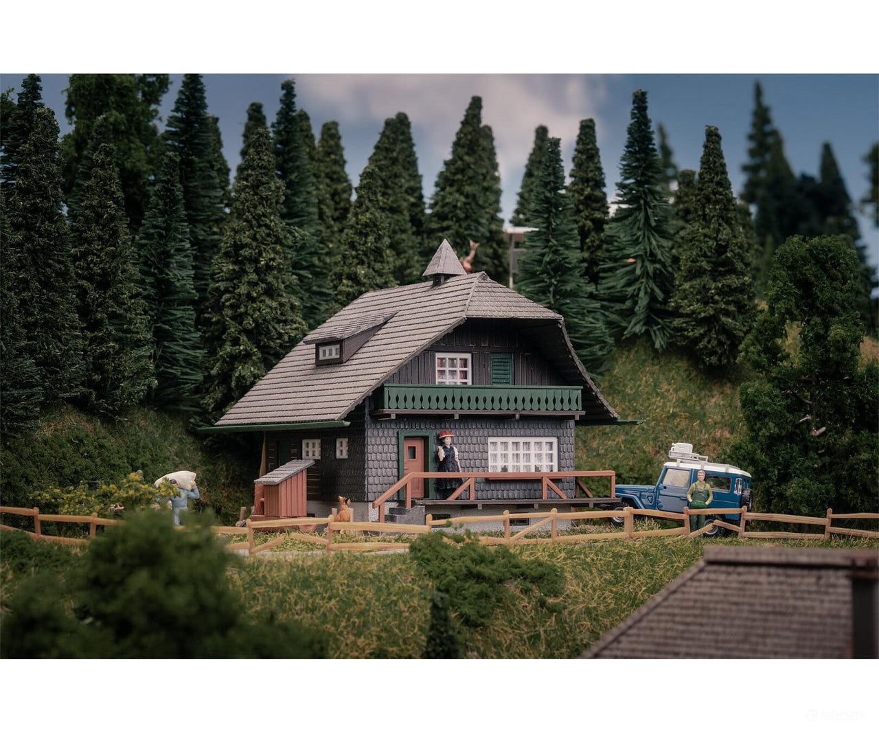 Faller 130010 HO Black Forest house with figure Anniversary model - Structures