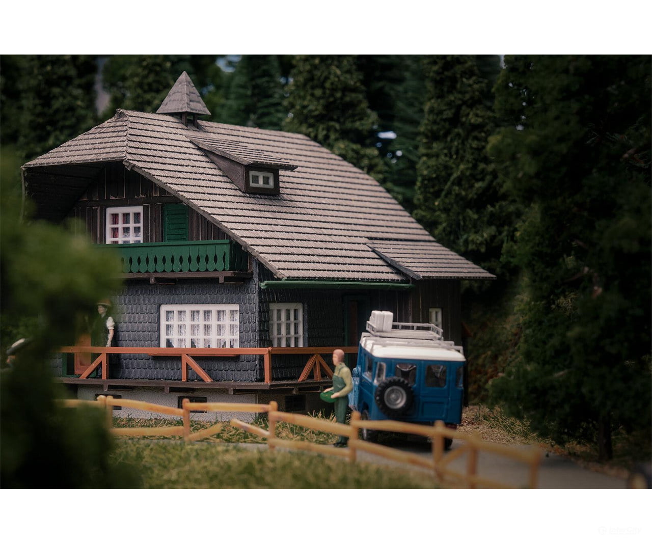 Faller 130010 HO Black Forest house with figure Anniversary model - Structures