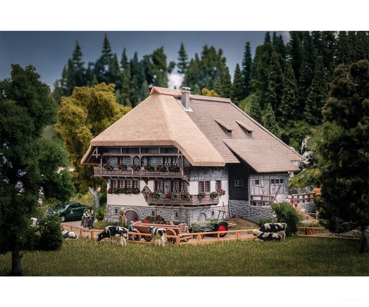 Faller 130013 HO Black Forest farm with 2 figures Anniversary model - Structures