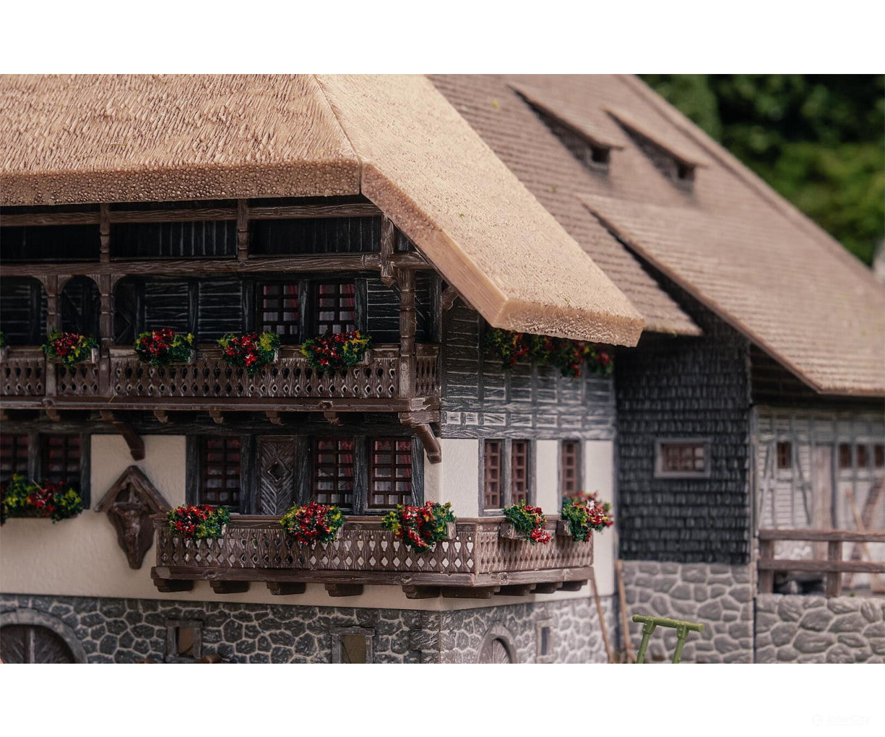 Faller 130013 HO Black Forest farm with 2 figures Anniversary model - Structures