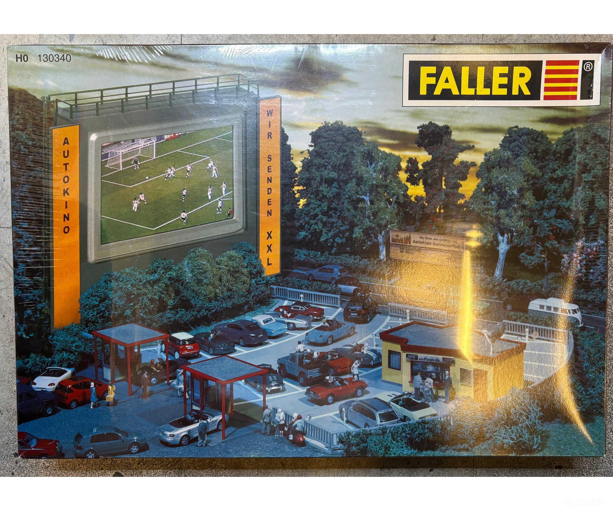 Faller 130340 HO Drive In Theatre includes Screen - Structures