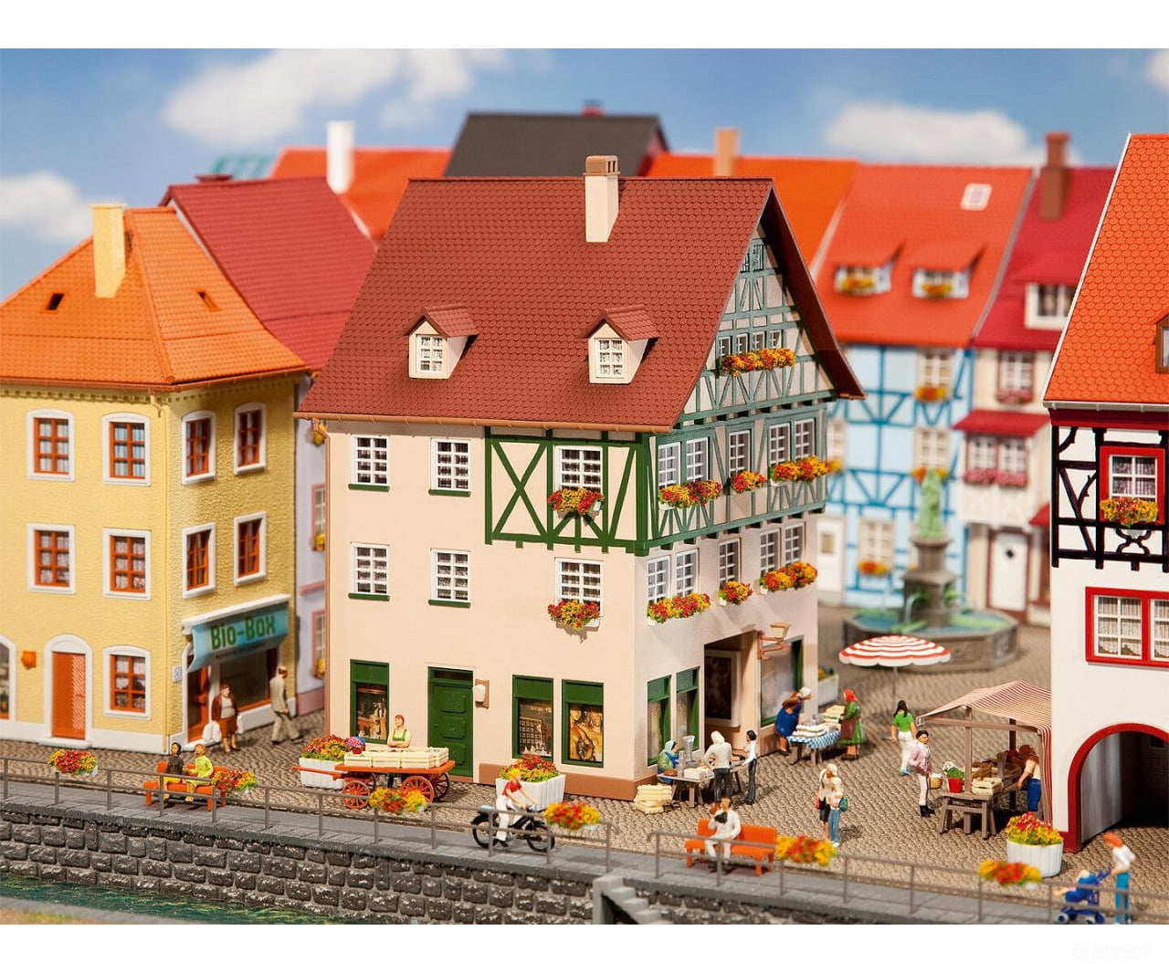 Faller 130492 Ho City House With Passage Structures
