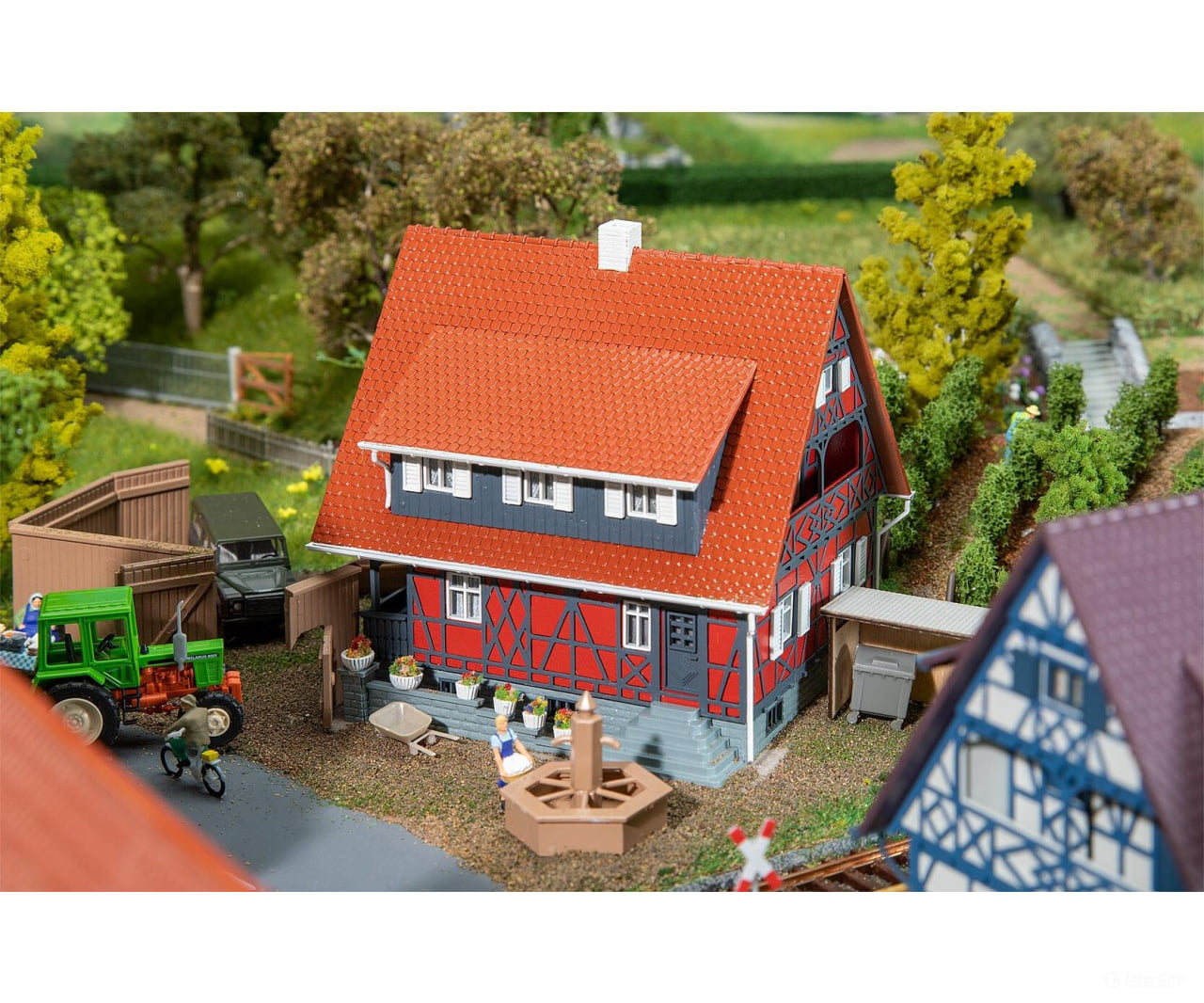 Faller 130587 Ho Half-Timbered House With Well Structures
