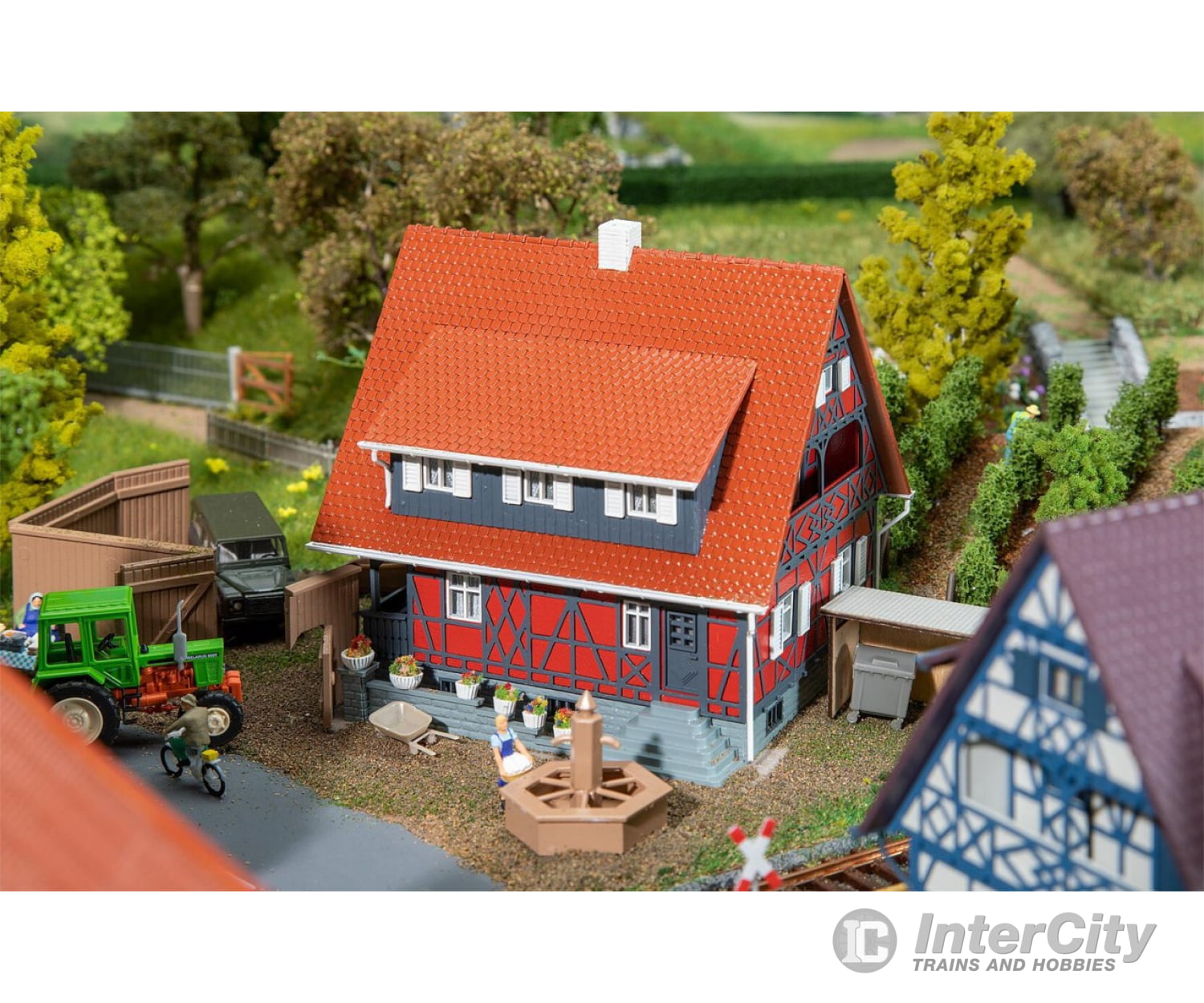 Faller 130587 Ho Half-Timbered House With Well Structures