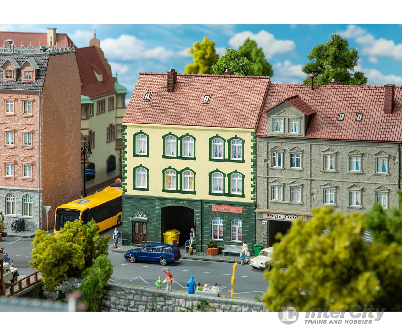 Faller 130628 Ho Town House With Model-Making Shop Structures
