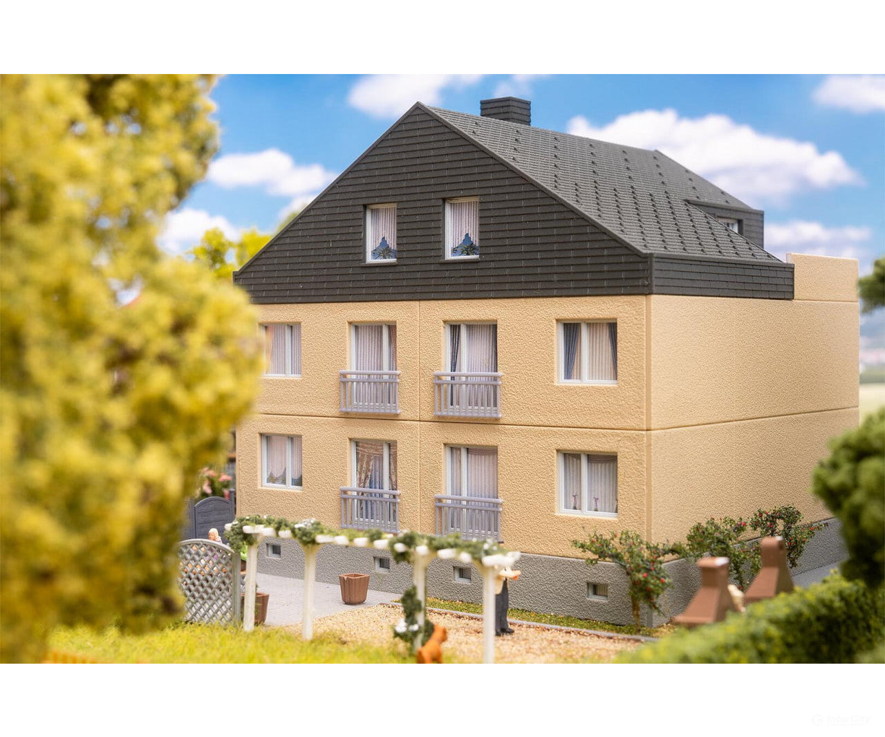 Faller 130755 HO Apartment block - Structures