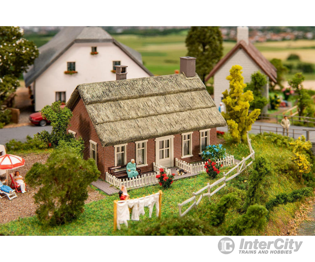 Faller 131318 Ho North German Thatched House Structures