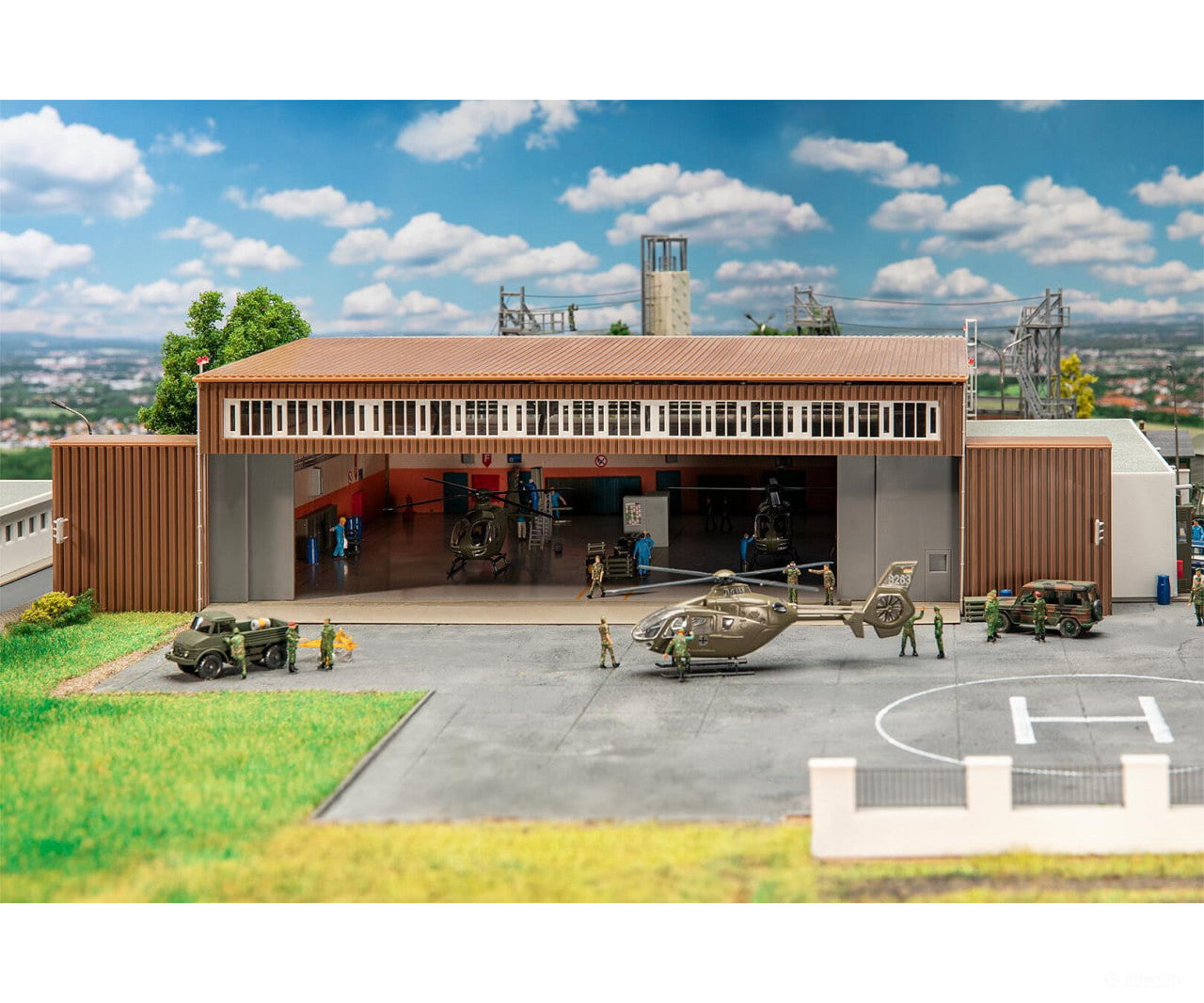 Faller 144111 Ho Hangar With Helicopter Structures