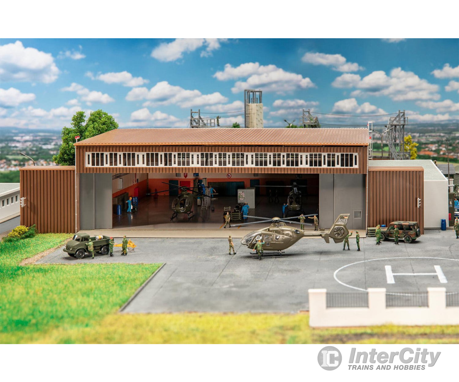 Faller 144111 Ho Hangar With Helicopter Structures