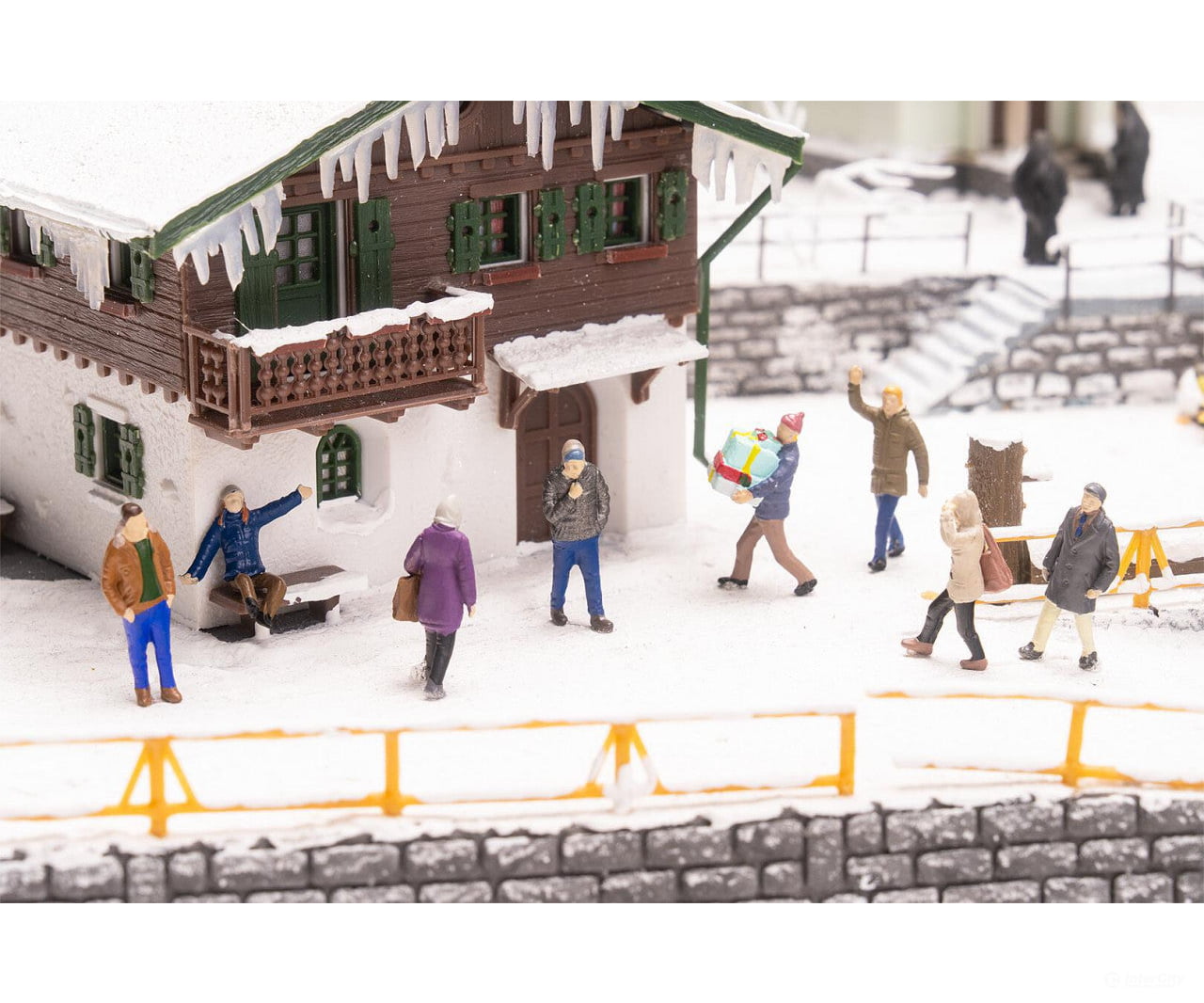 Faller 151711 HO Passers-by in winter - Figures