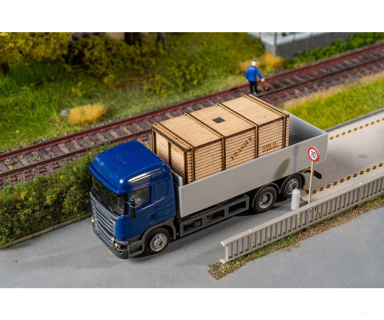 Faller 161325 HO Lorry Scania R 13 HL Platform with wooden crate (HERPA) - Cars & Trucks