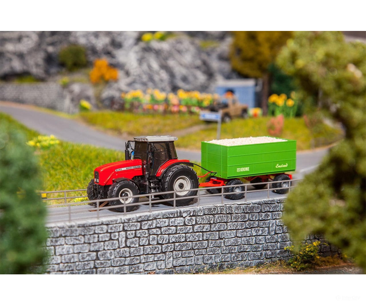 Faller 161588 Ho Mf Tractor With Wood Chips Trailer (Wiking) Cars & Trucks