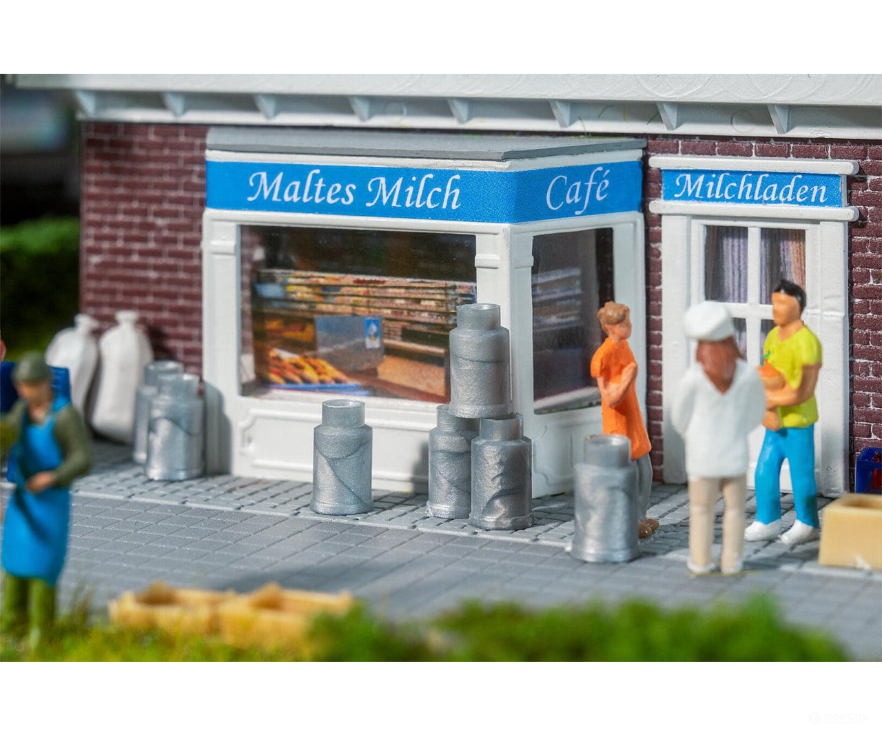 Faller 180879 HO 10 Milk cans Scenery Details
