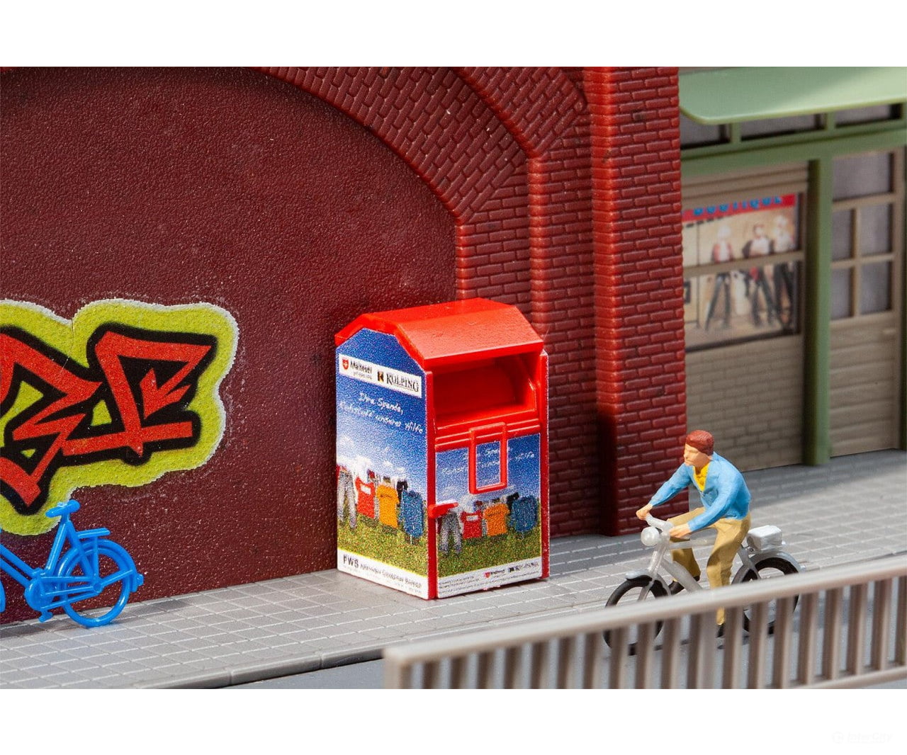 Faller 180985 Ho Old-Clothes Container Scenery Details