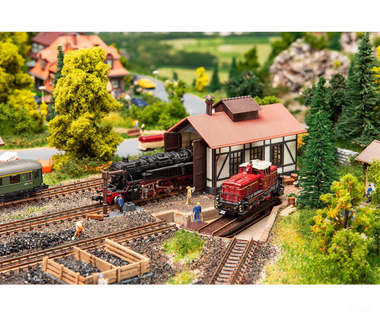 Faller 222104 N Segment Turntable With Engine Shed Structures