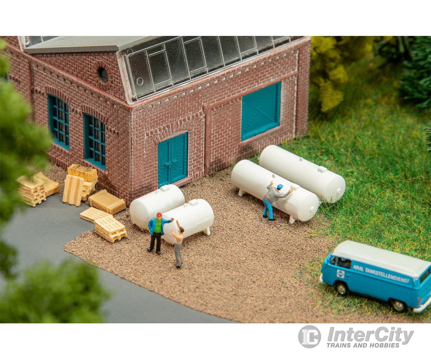 Faller 272923 N 4 Gas Tanks Scenery Details