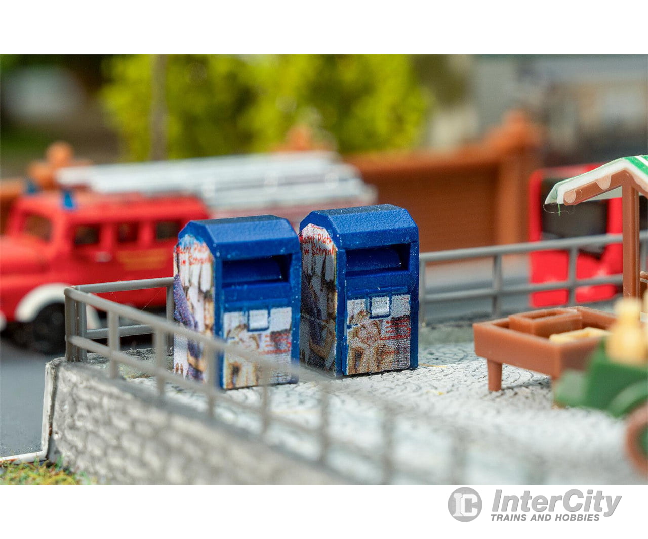 Faller 272927 N 2 Used clothing containers Scenery Details