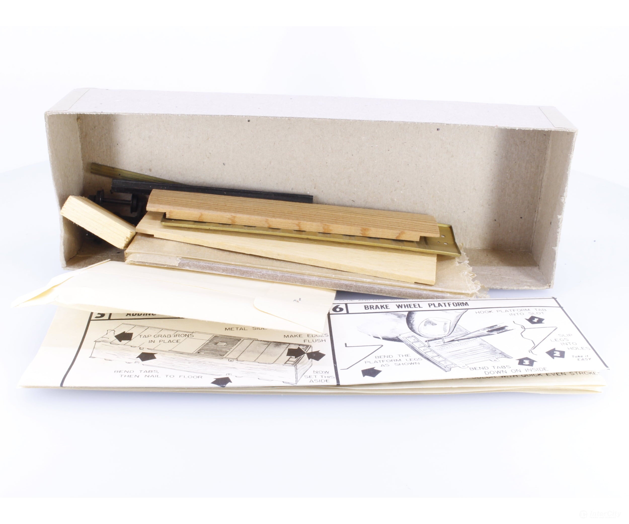 Globe/Hobbytown Drive 4000-C HO 50 Ton Steel Box Car Kit Western Maryland (WM) 28625 - Freight Cars