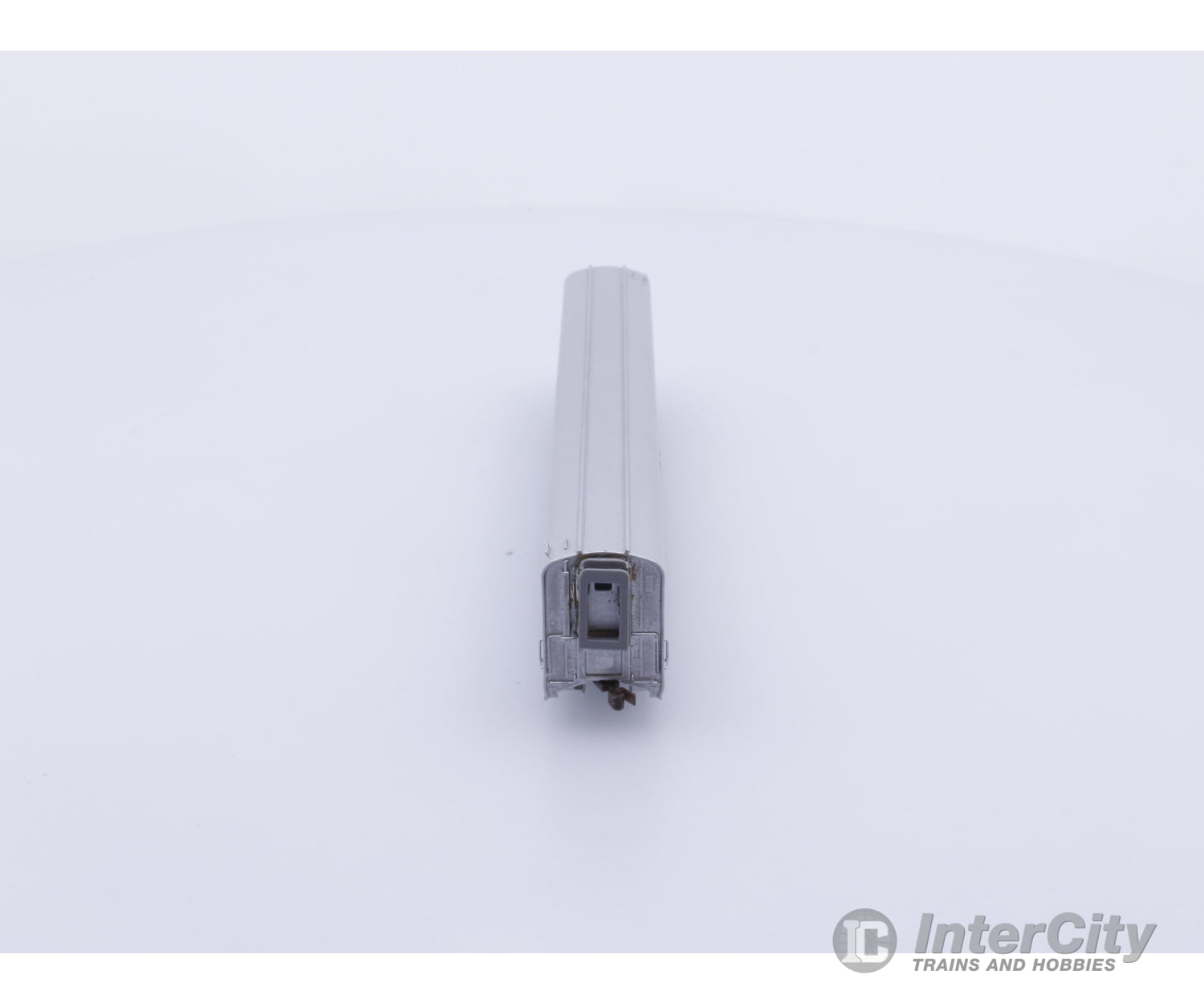Hallmark Models Inc. N Hi-level Chair Passenger Car 700 Series Santa Fe (SF) 727 Passenger Cars