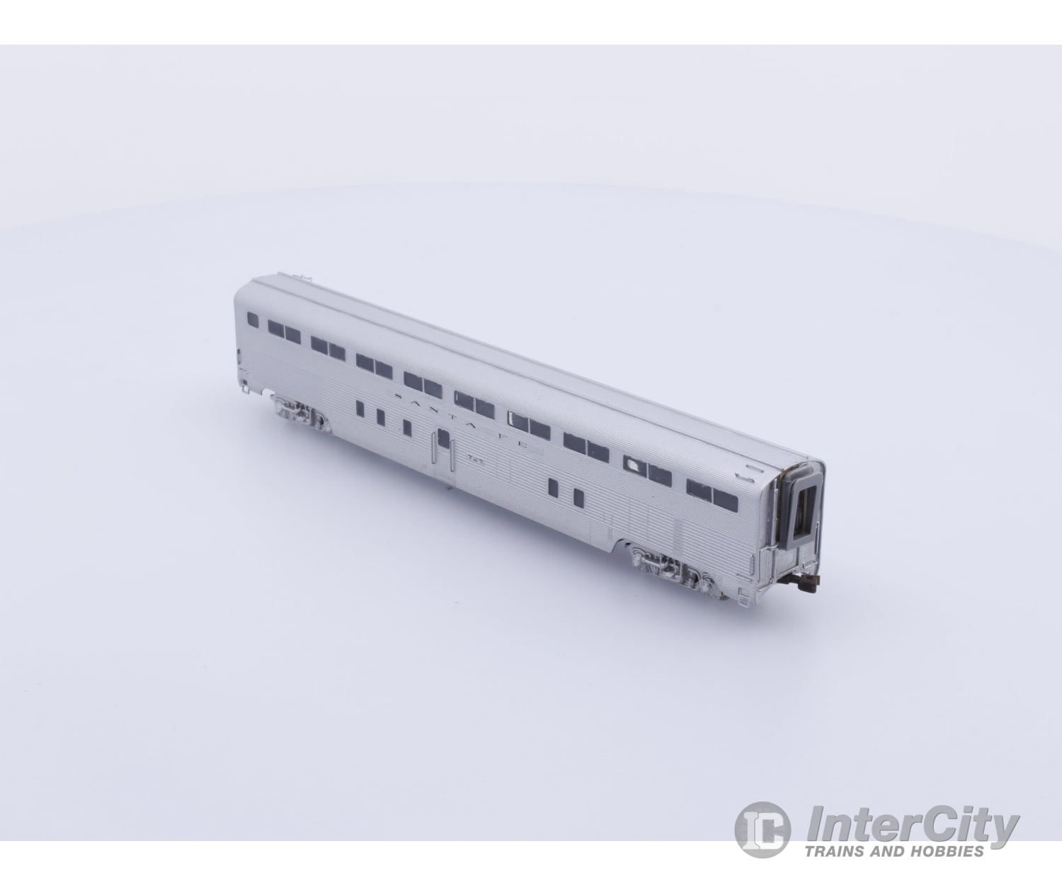 Hallmark Models Inc. N Hi-level Chair Passenger Car 700 Series Santa Fe (SF) 727 Passenger Cars
