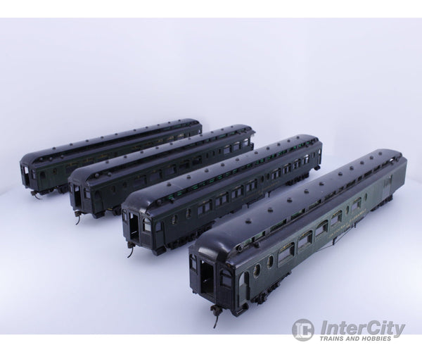 HO 4 Car Set of Passenger Cars Canadian National (CN) 32-37 Passenger Cars