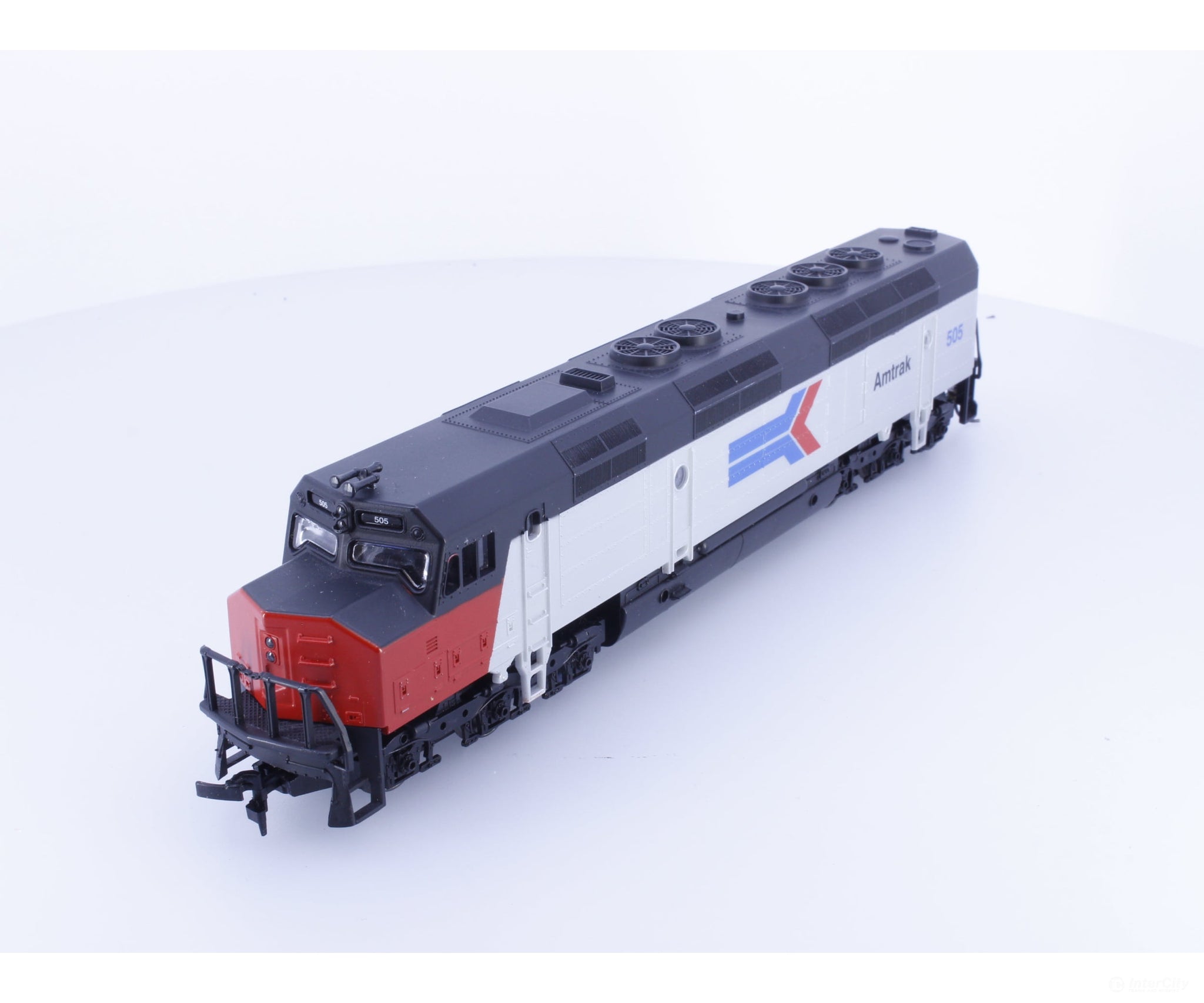 IHC 24100 HO FP-45 Diesel Locomotive Amtrak (AMTK) 505 Analog DC - Locomotives