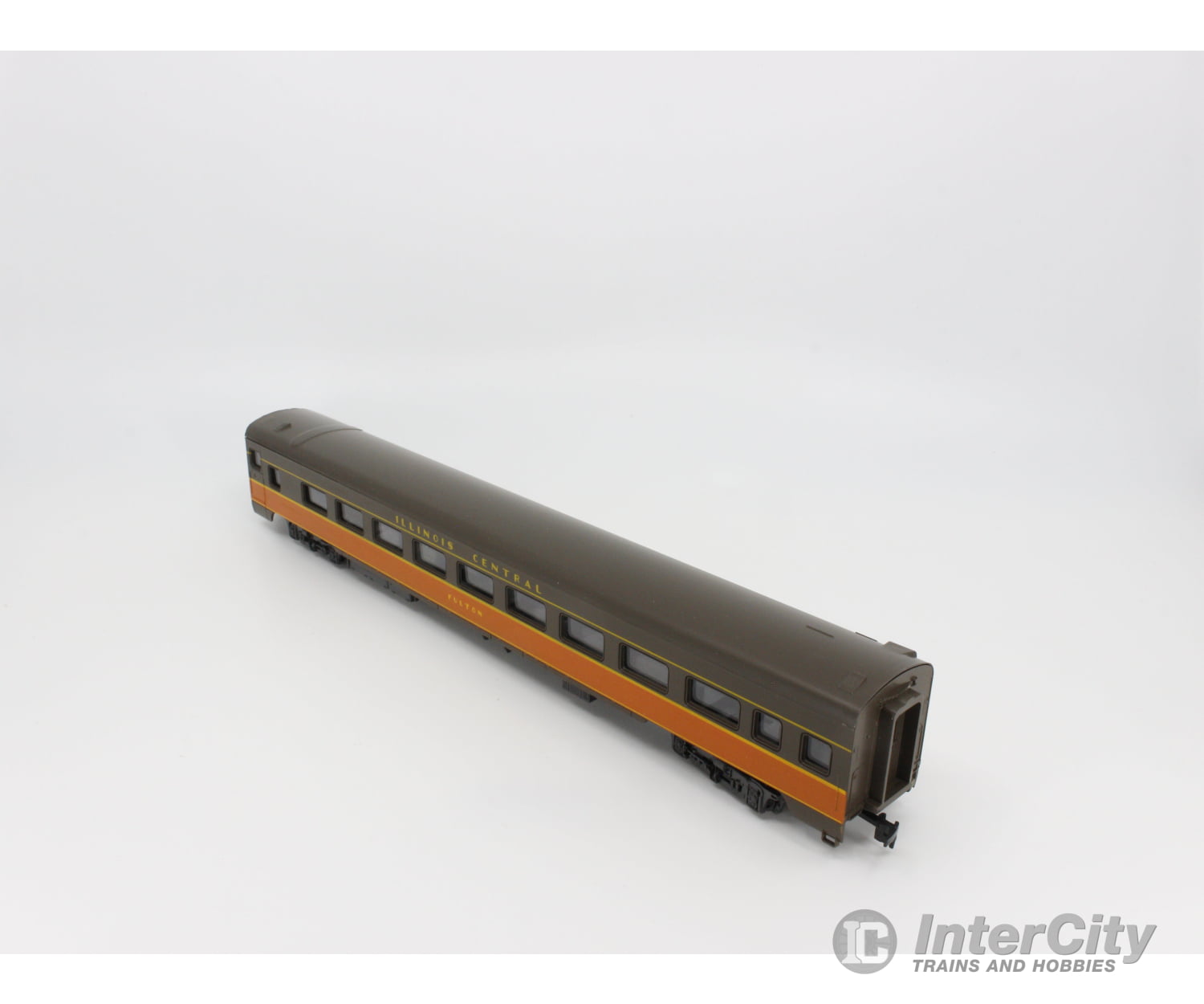 International Hobby Corp. 2879 Ho Smooth Side Coach Passenger Car Illinois Central (Ic) Cars